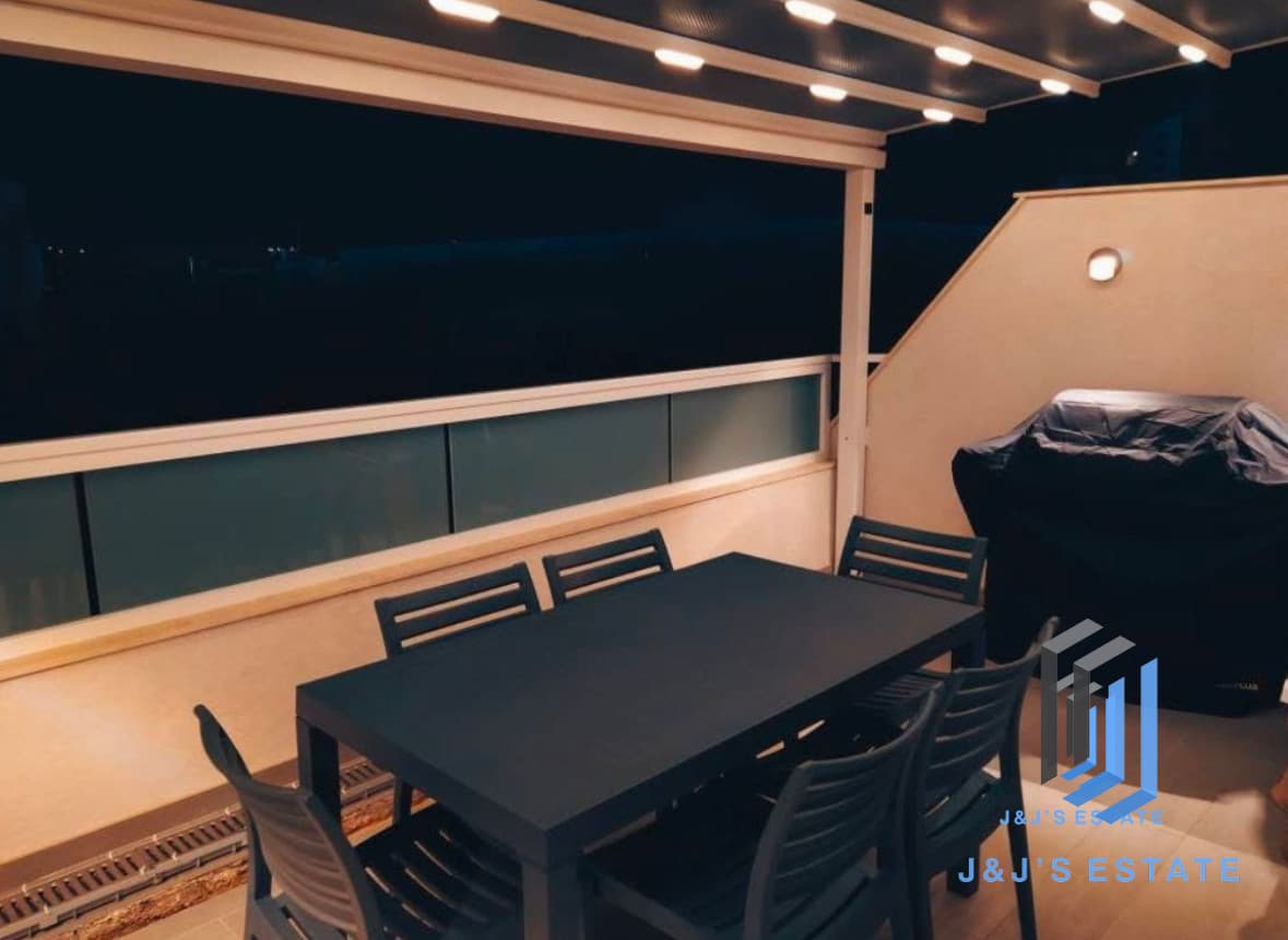 Modern 2-Bedroom Penthouse with Terrace for Long Let · 6