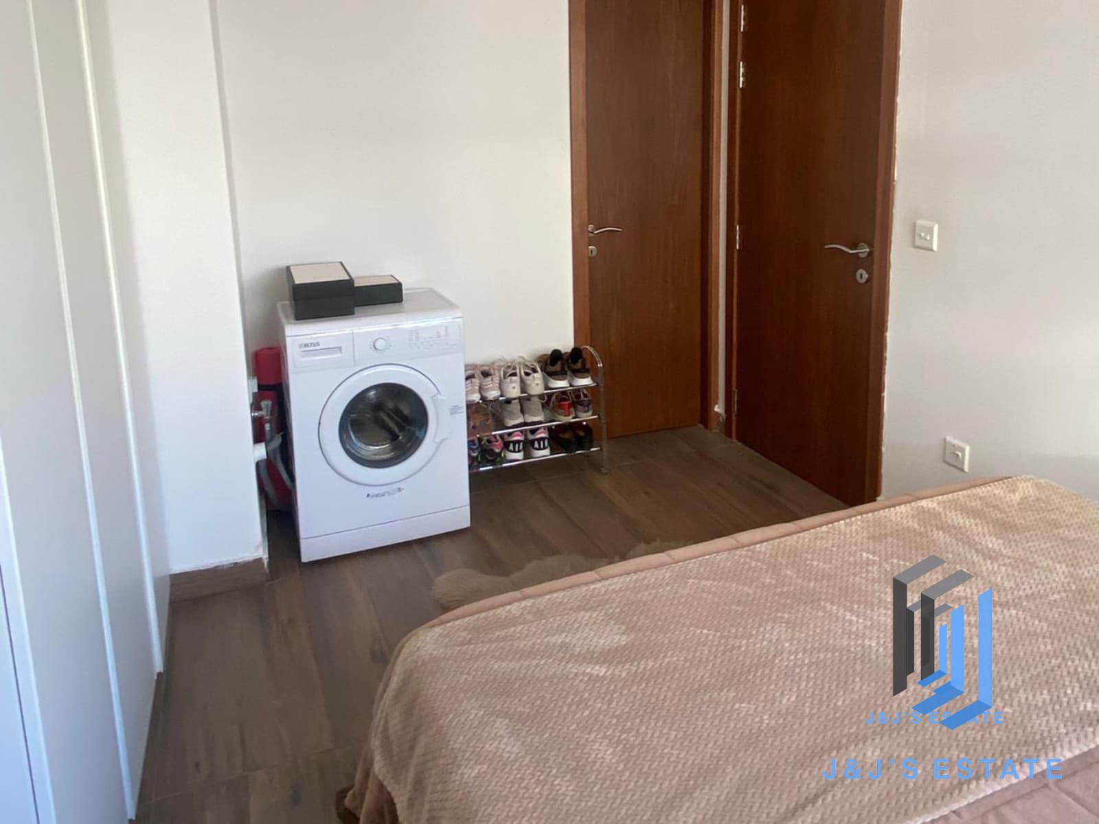 One-bedroom apartment with balcony in central Gzira · 5