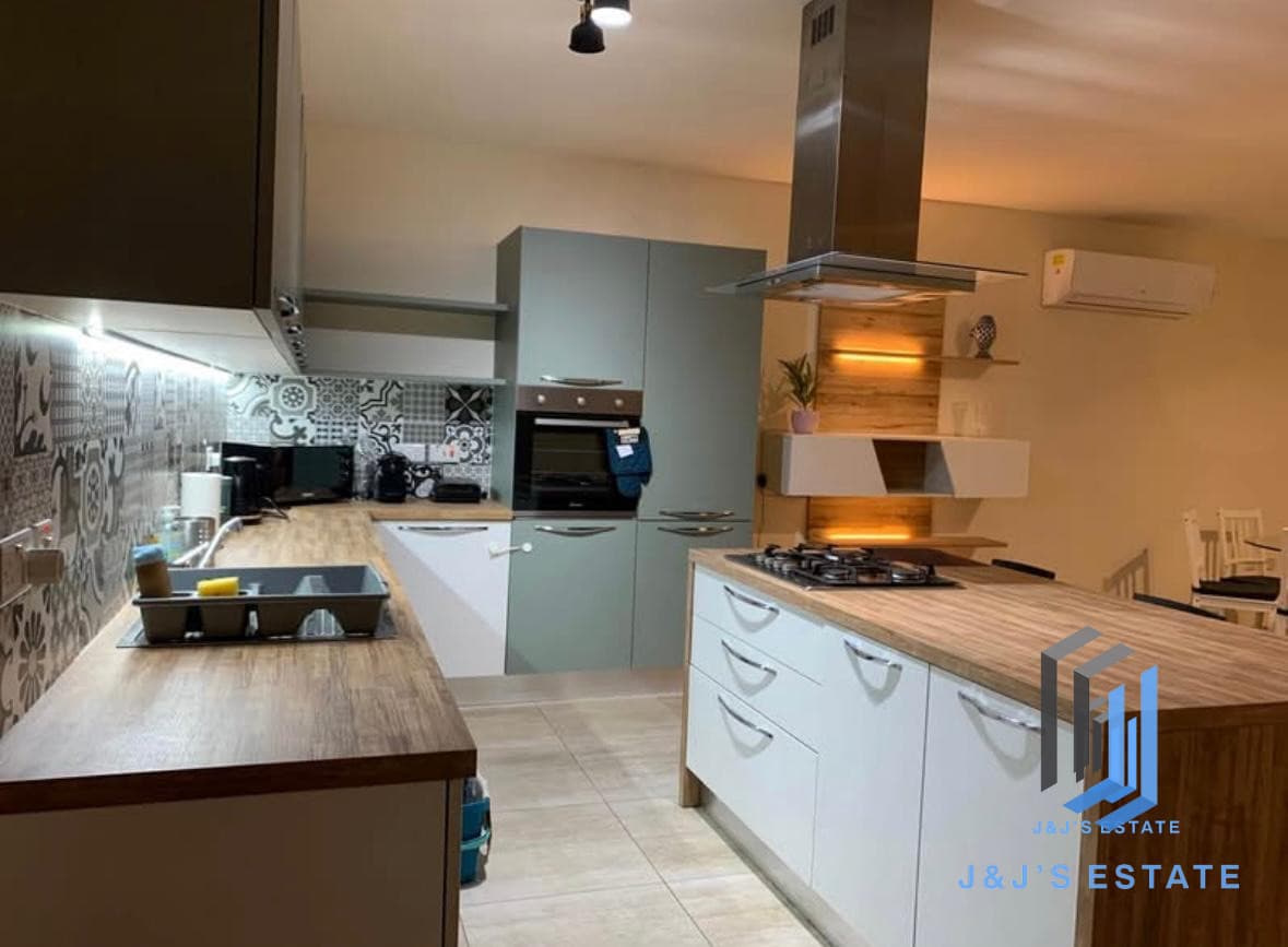 Spacious 3-Bedroom Apartment in St Paul's Bay · 2