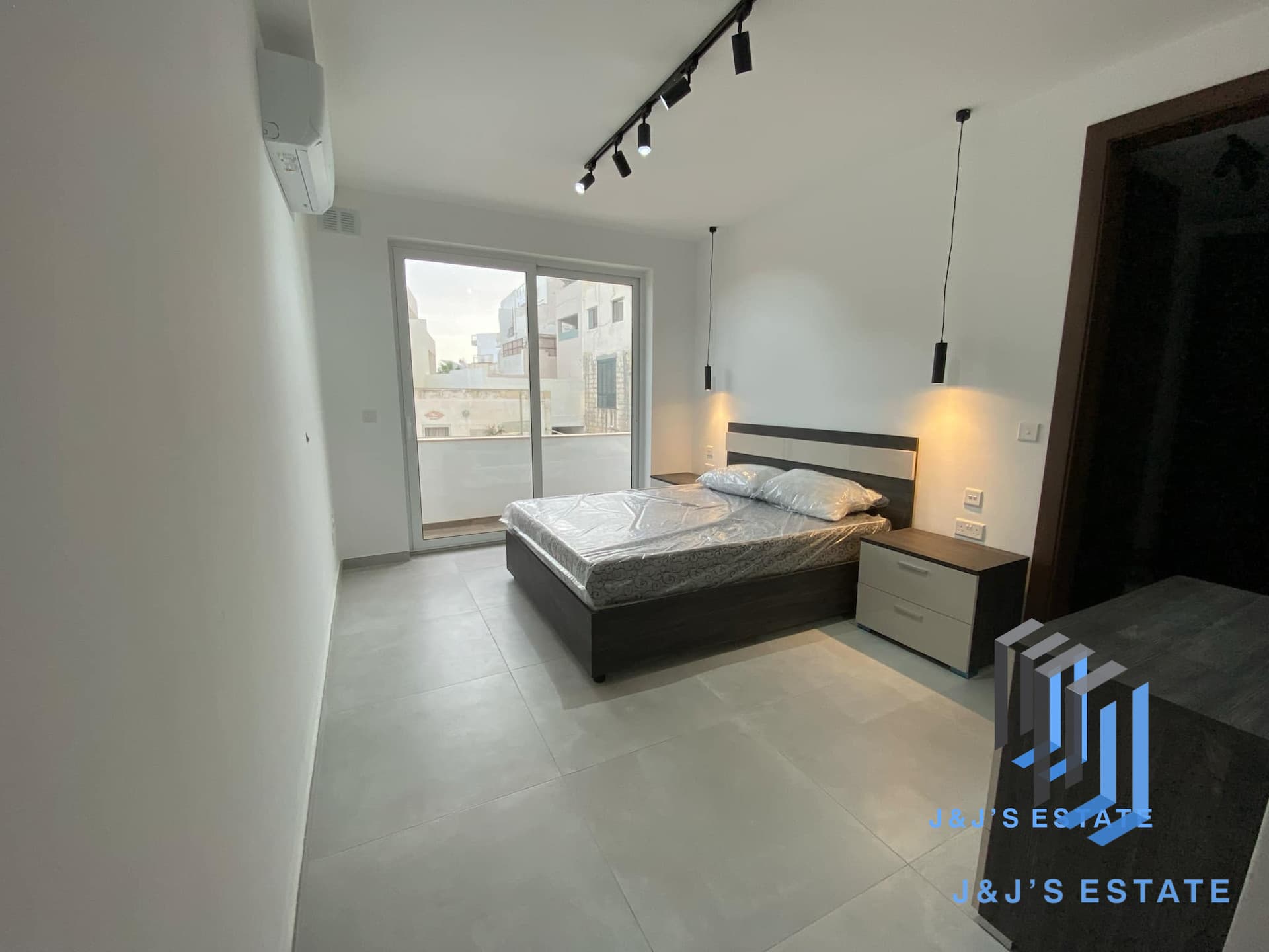 Modern 3-Bedroom Apartment in Naxxar · 5