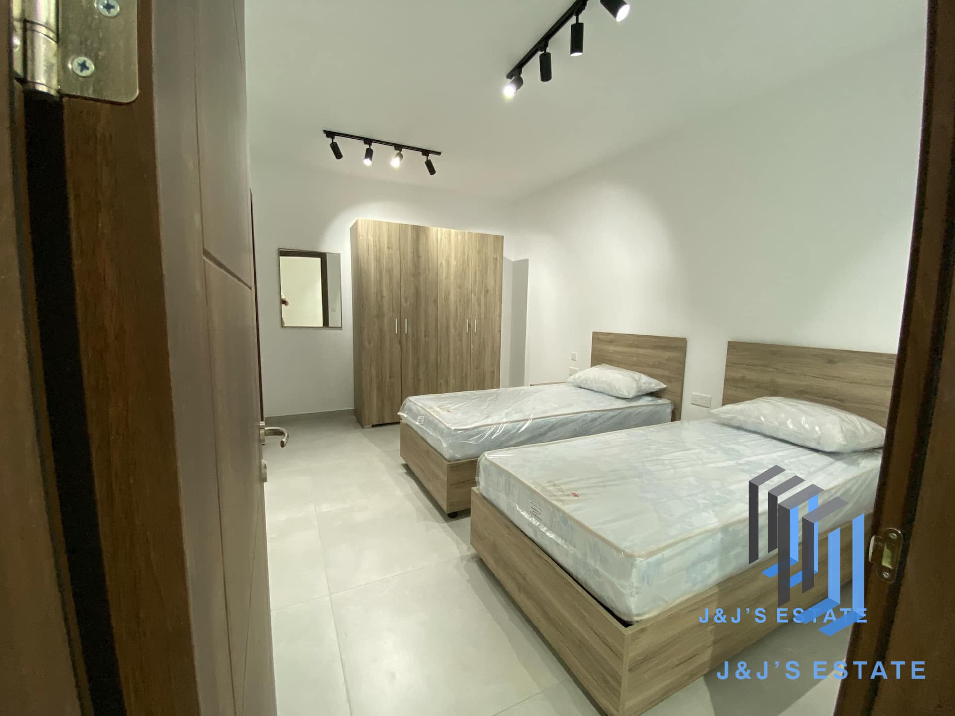 Modern 3-Bedroom Apartment in Naxxar · 8
