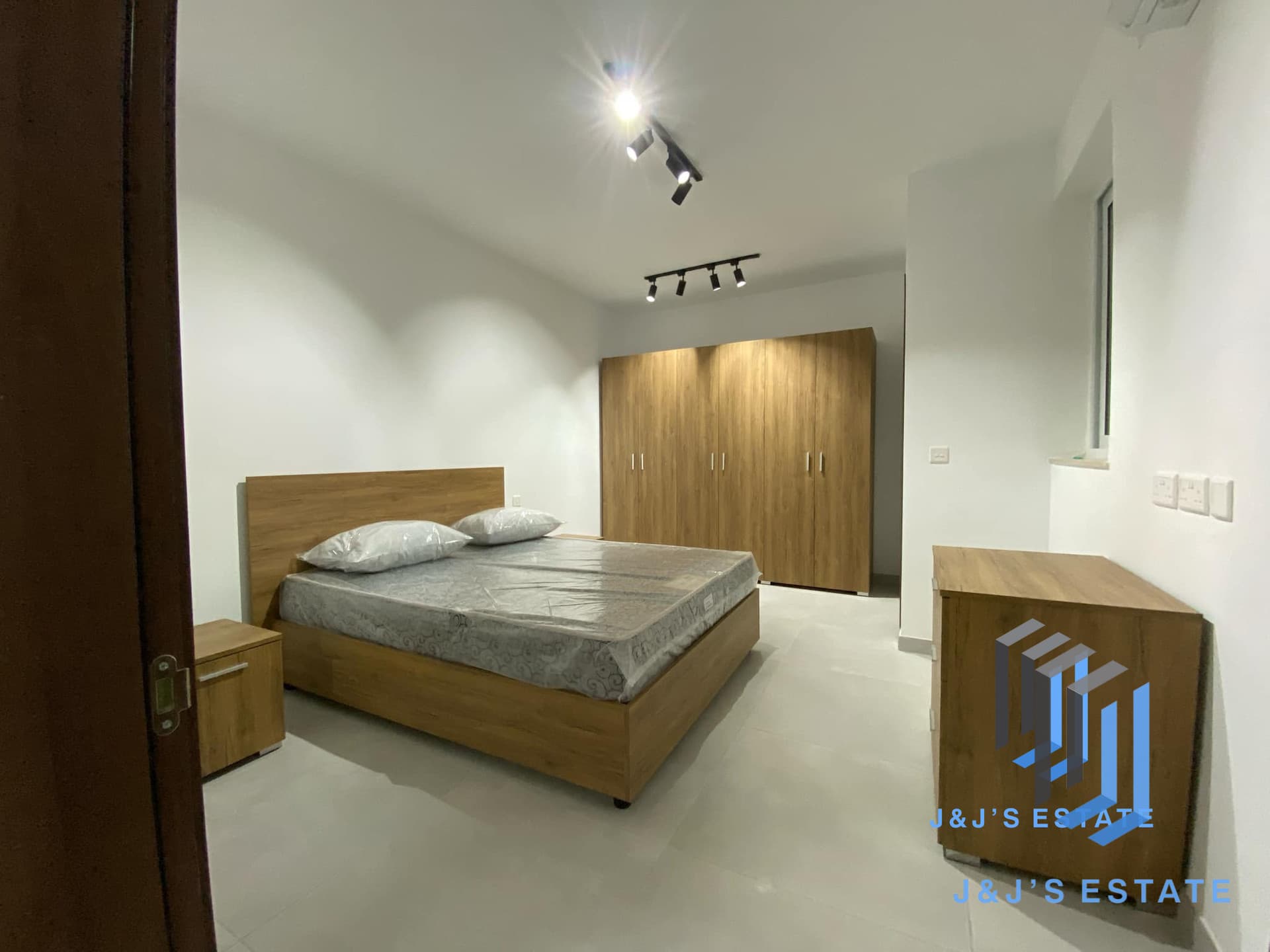 Modern 3-Bedroom Apartment in Naxxar · 10