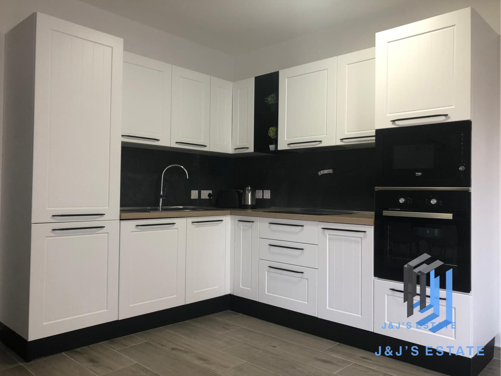 Modern 1-Bedroom Apartment Near the Sea in Gzira · 3