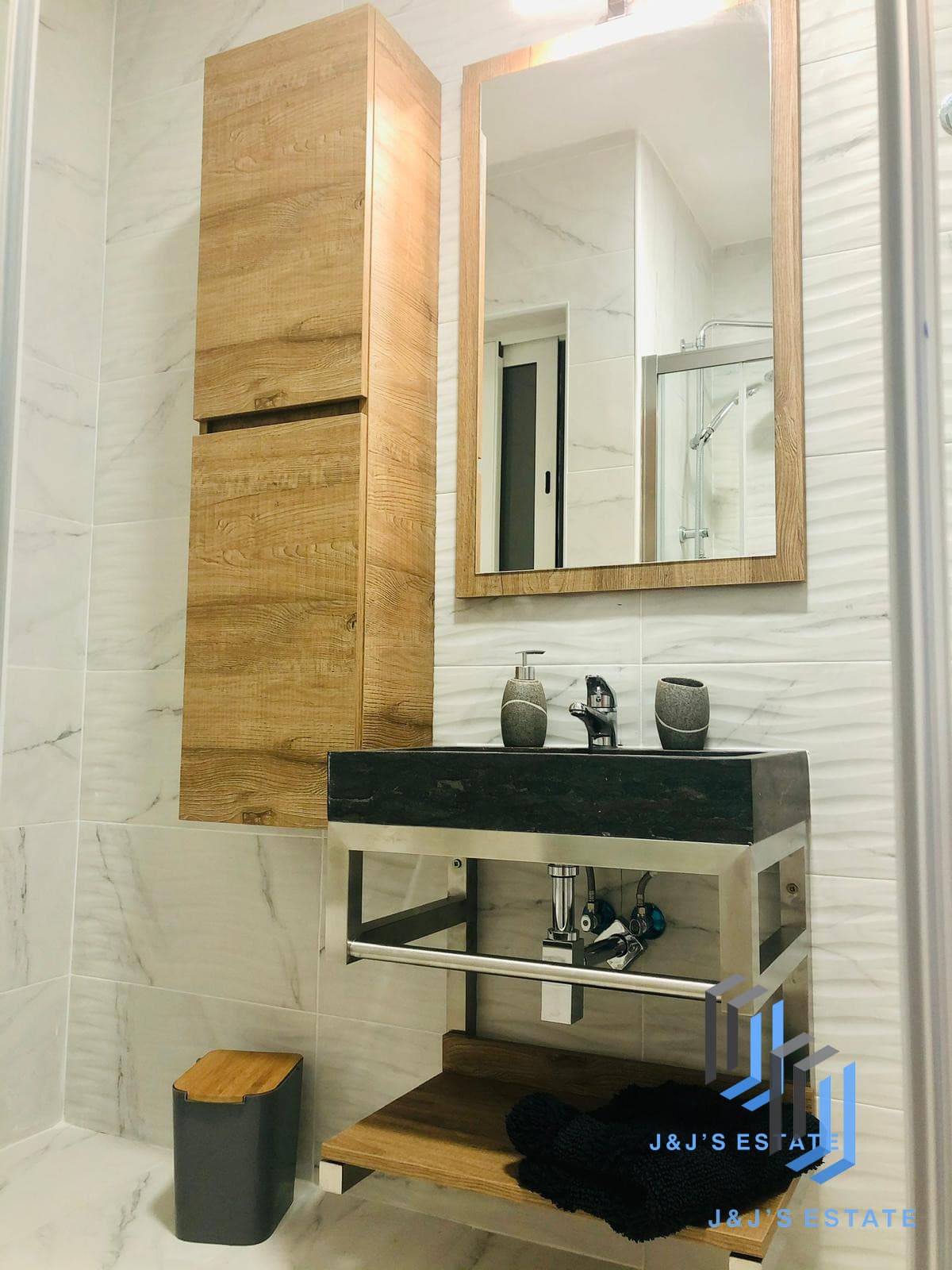 Modern 1-Bedroom Apartment Near the Sea in Gzira · 5