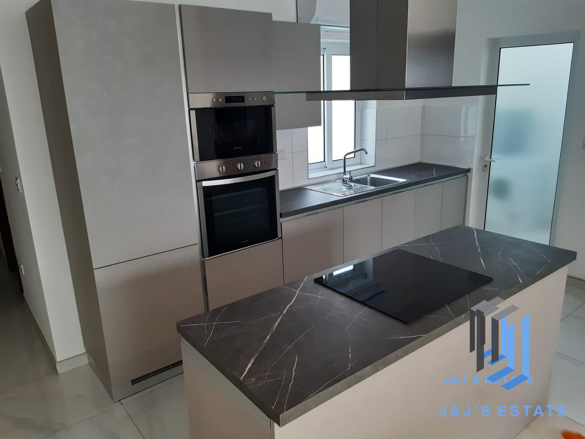 Modern 2-Bedroom Penthouse in Swieqi · 4