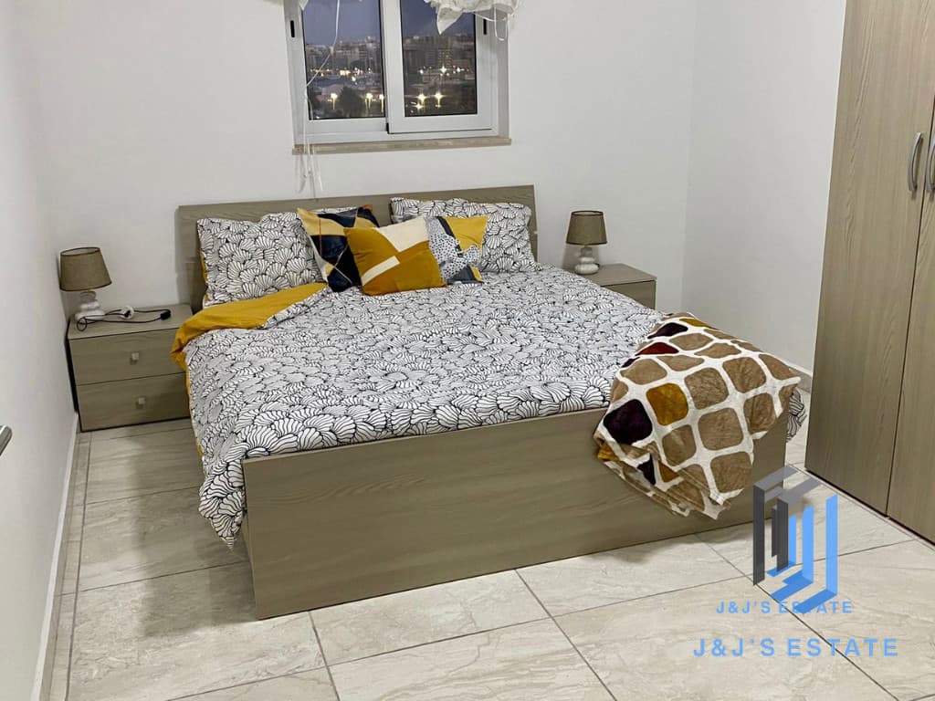 Duplex penthouse with sea view in Ta' Xbiex · 6