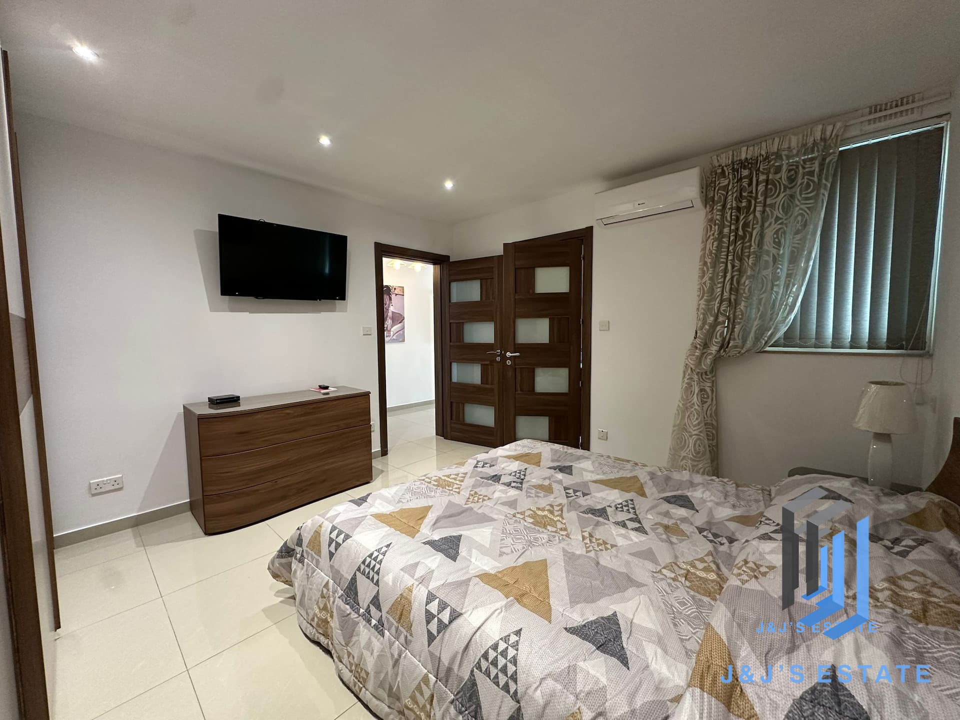Spacious Modern 3-Bedroom Apartment in St Paul's Bay · 7