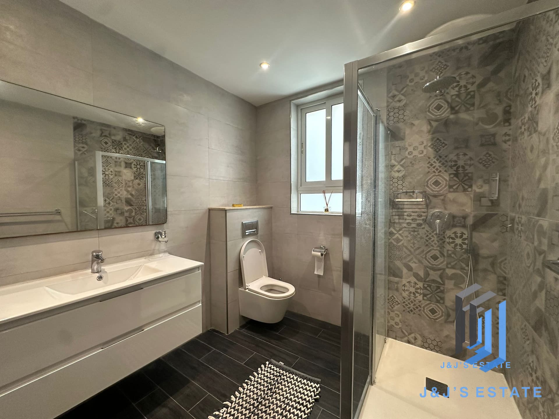 Spacious Modern 3-Bedroom Apartment in St Paul's Bay · 8