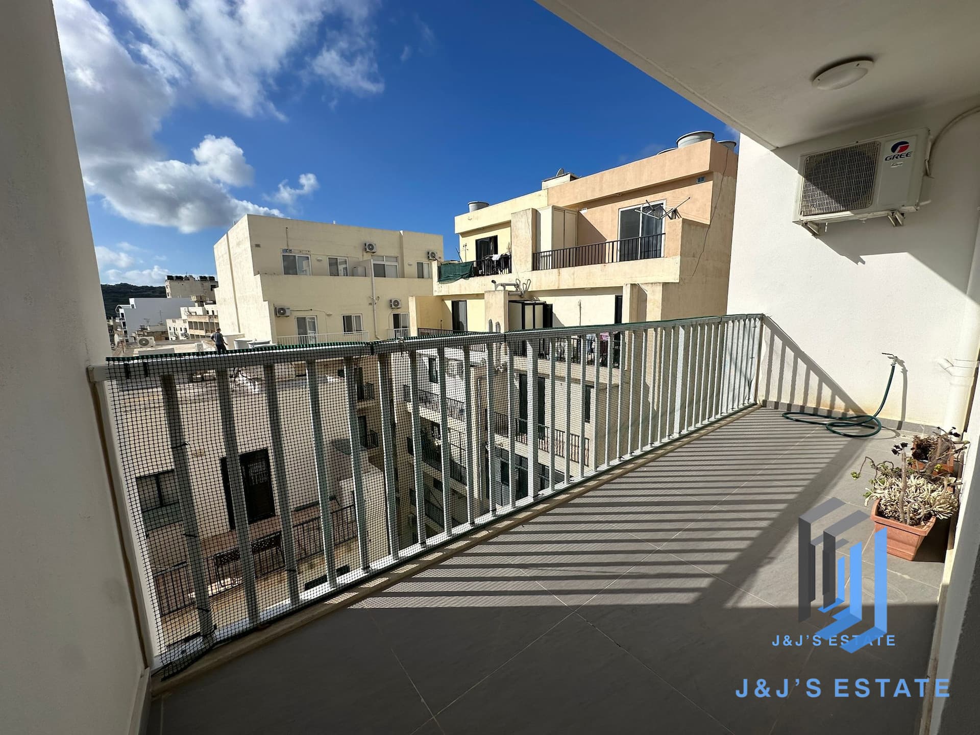 Spacious Modern 3-Bedroom Apartment in St Paul's Bay · 12