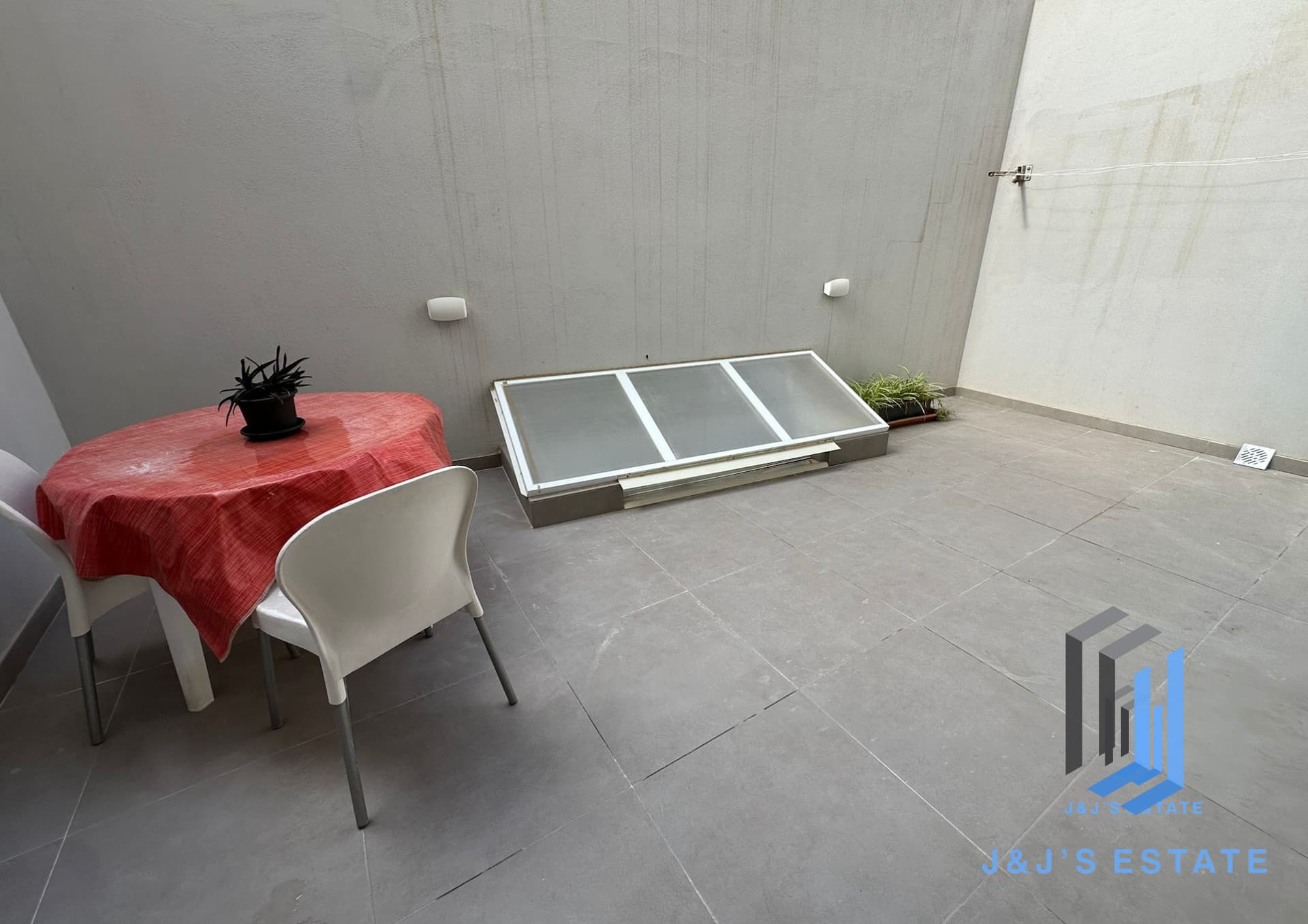 Elegant Elevated Maisonette with Backyard in Birguma, Naxxar · 1