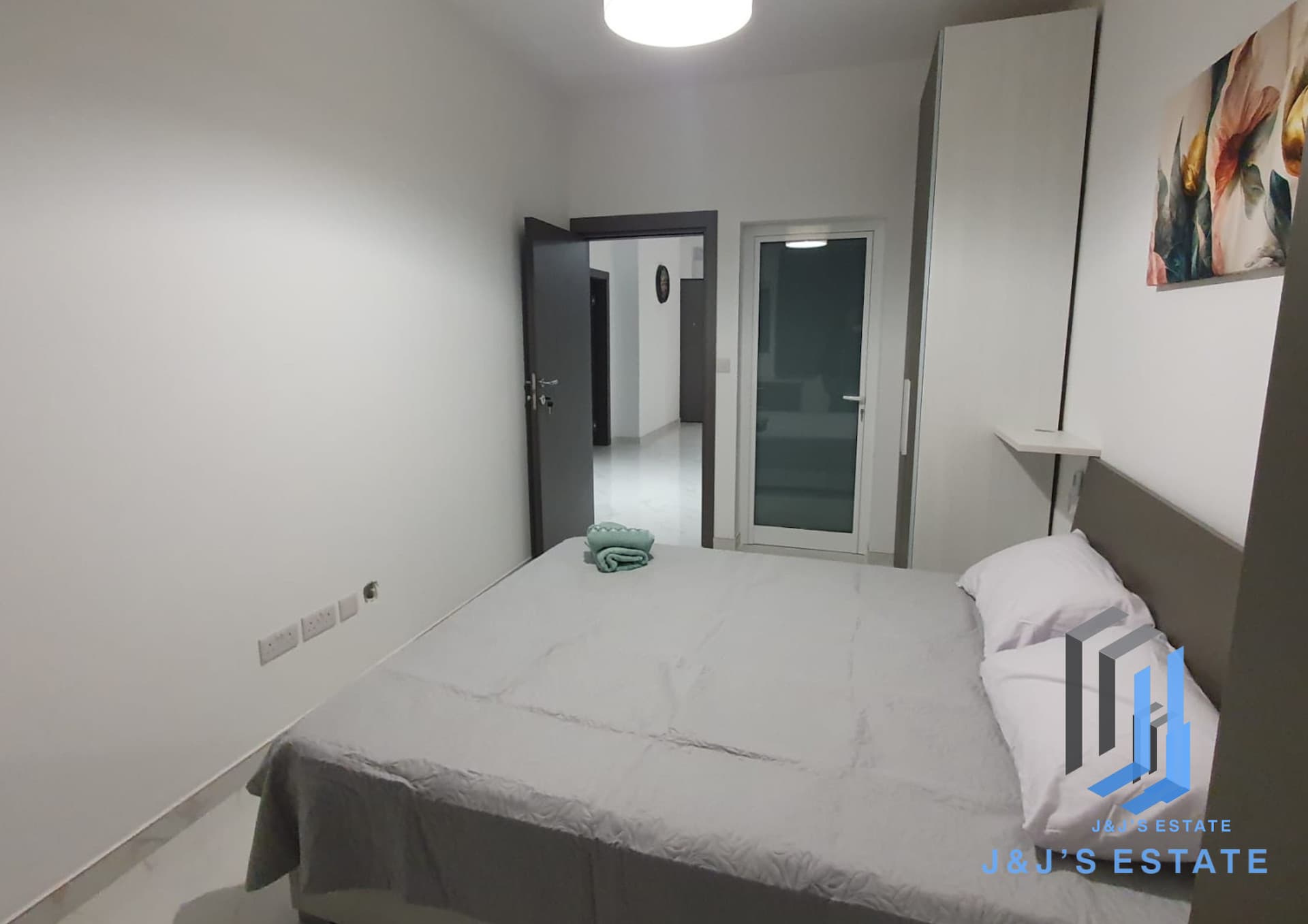 3-Bedroom Apartment in Fgura · 8