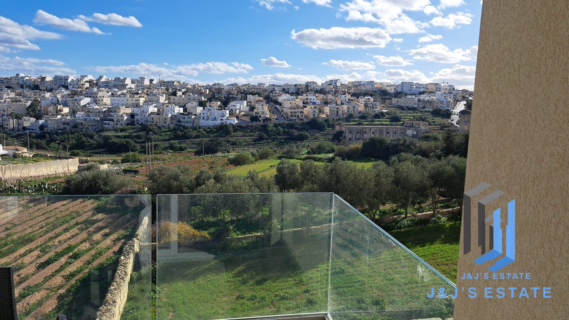 Brand-New 2-Bedroom Apartment with Valley Views in Swieqi