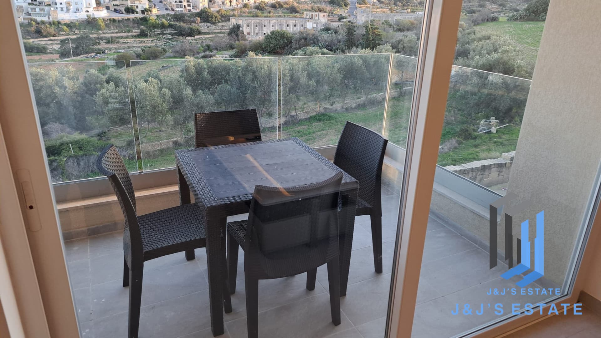Brand-New 2-Bedroom Apartment with Valley Views in Swieqi · 11