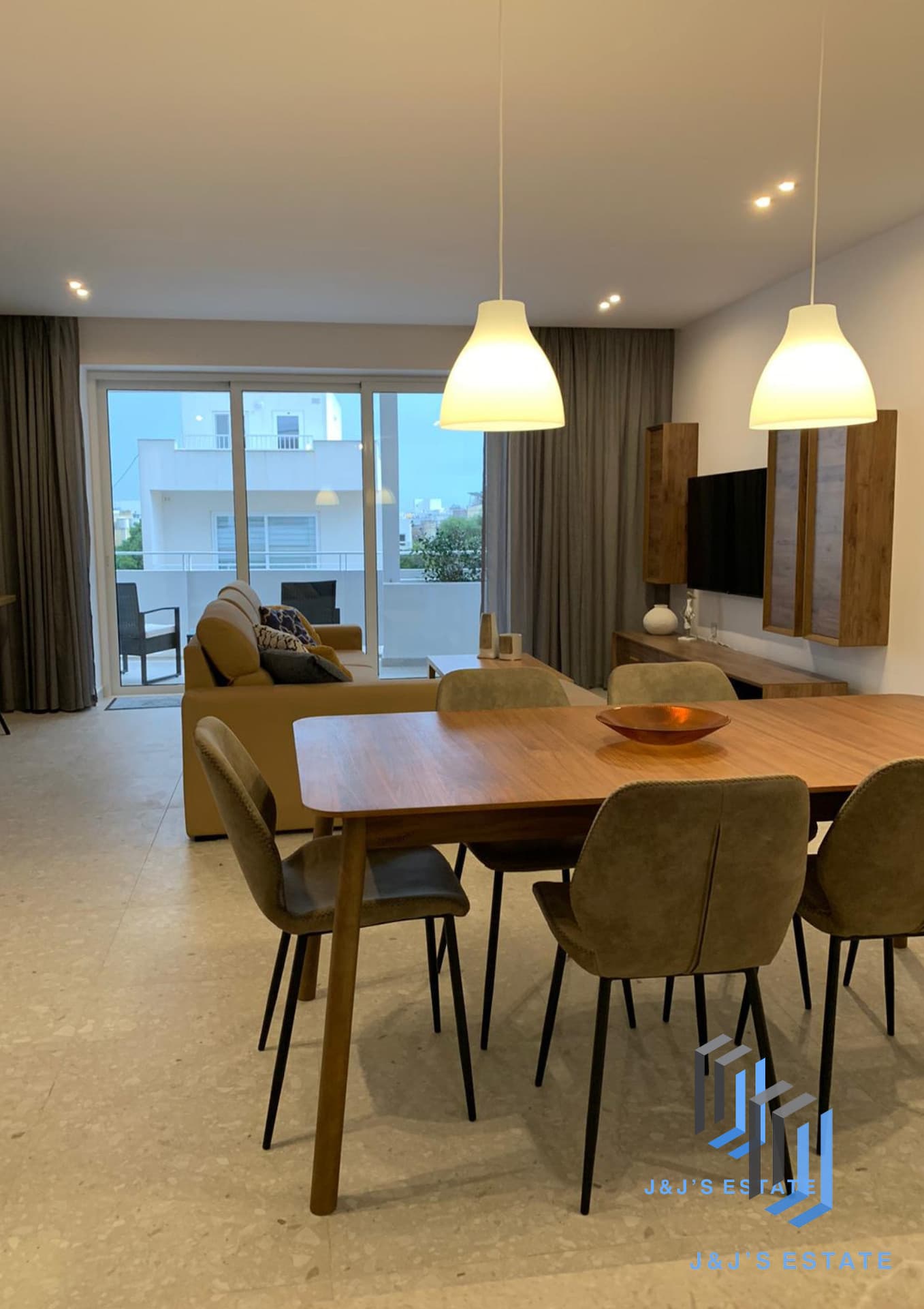 Elegant 2-Bedroom Apartment with Large Terrace in Balzan · 9