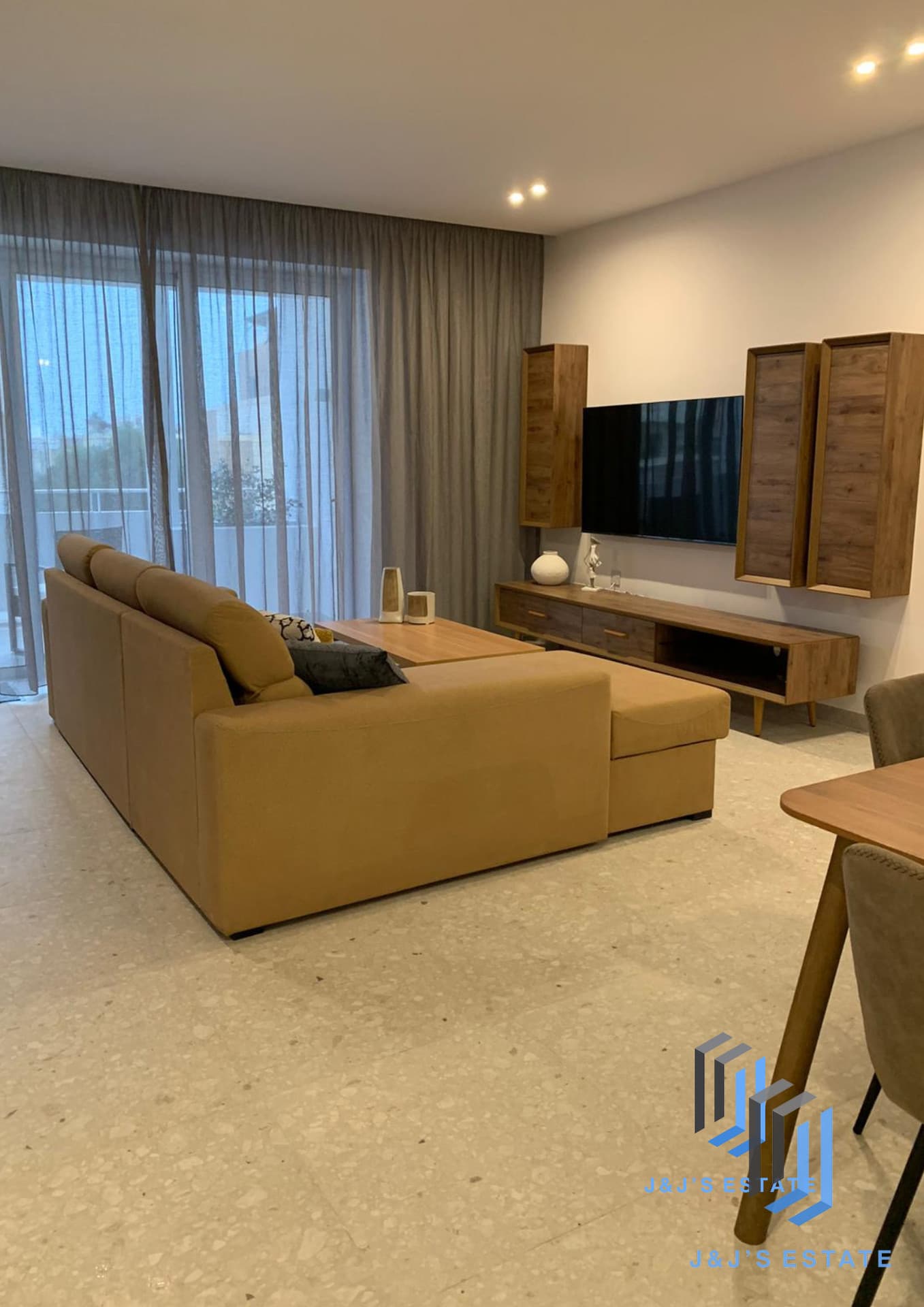 Elegant 2-Bedroom Apartment with Large Terrace in Balzan · 12