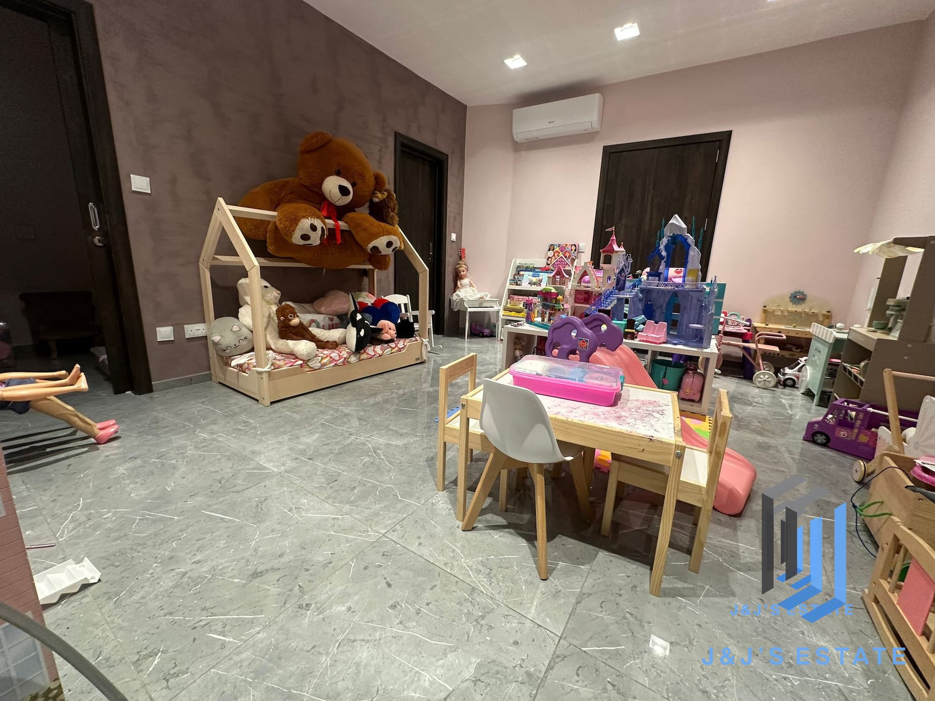 Modern 3-Bedroom House with Private Pool in Tarxien · 8