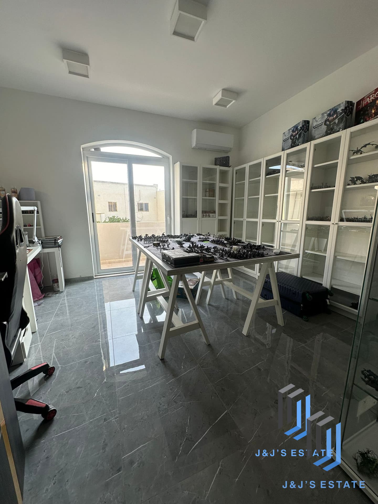 Modern 3-Bedroom House with Private Pool in Tarxien · 11