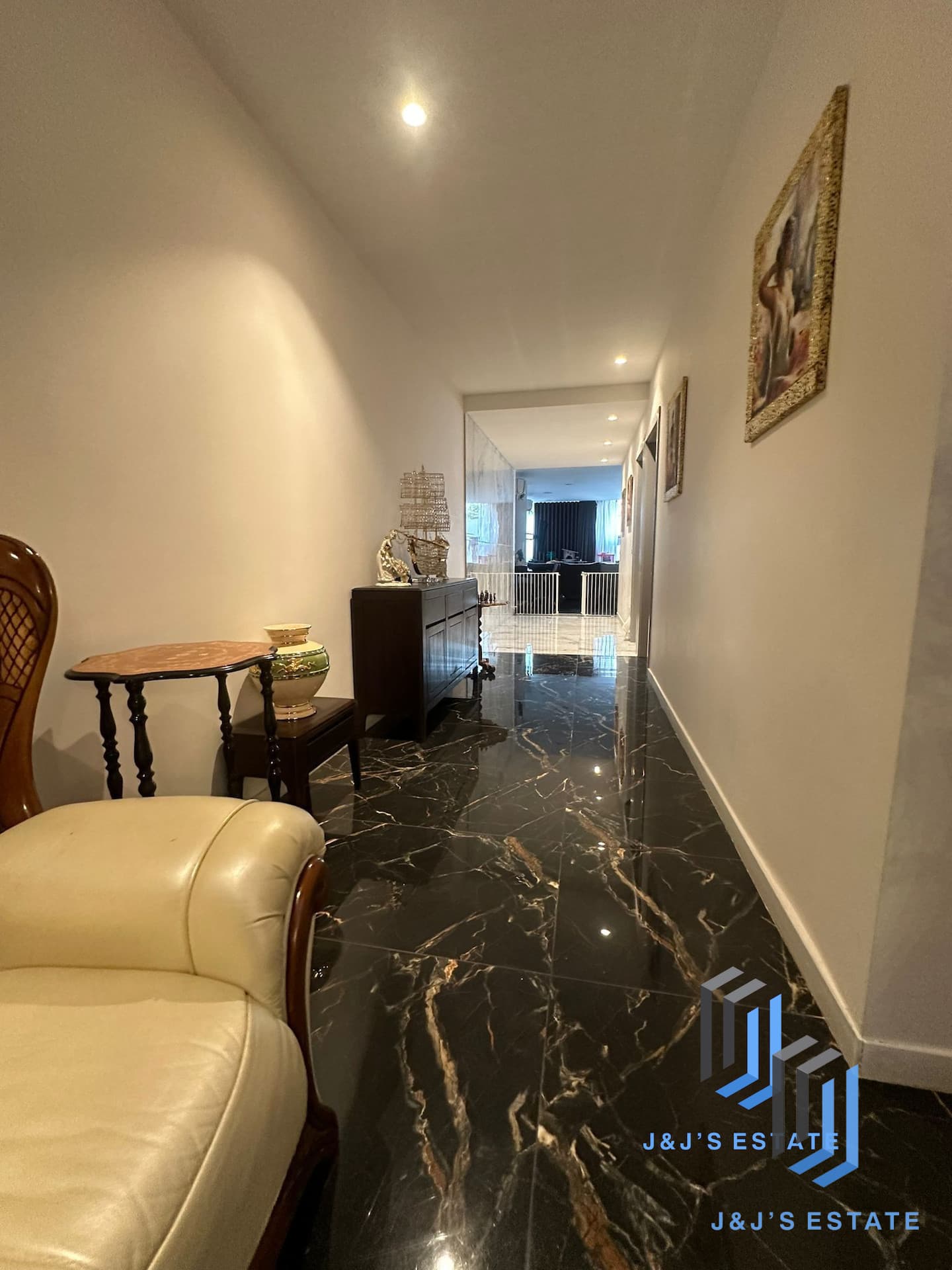 Modern 3-Bedroom House with Private Pool in Tarxien · 14