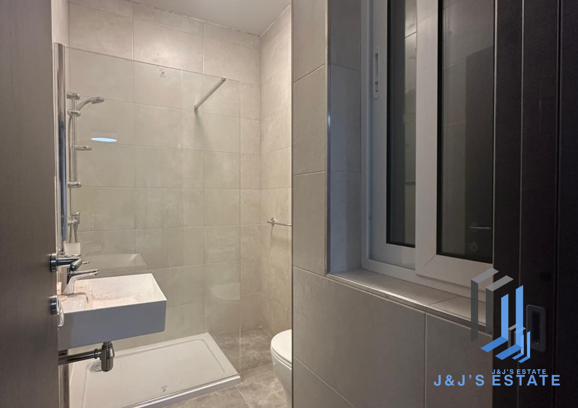 Spacious 3-Bedroom Apartment in Fgura · 8