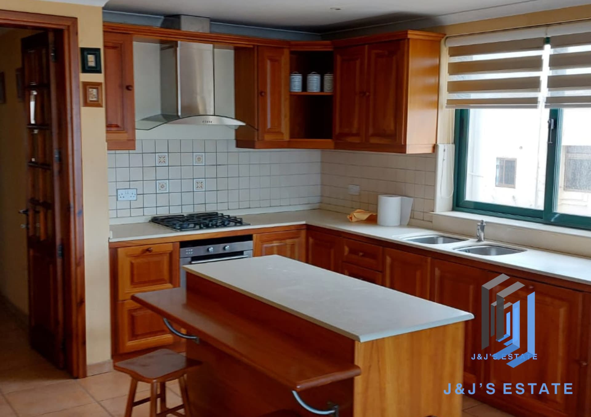 Spacious 3-Bedroom Apartment with Large Terrace in Msida · 9