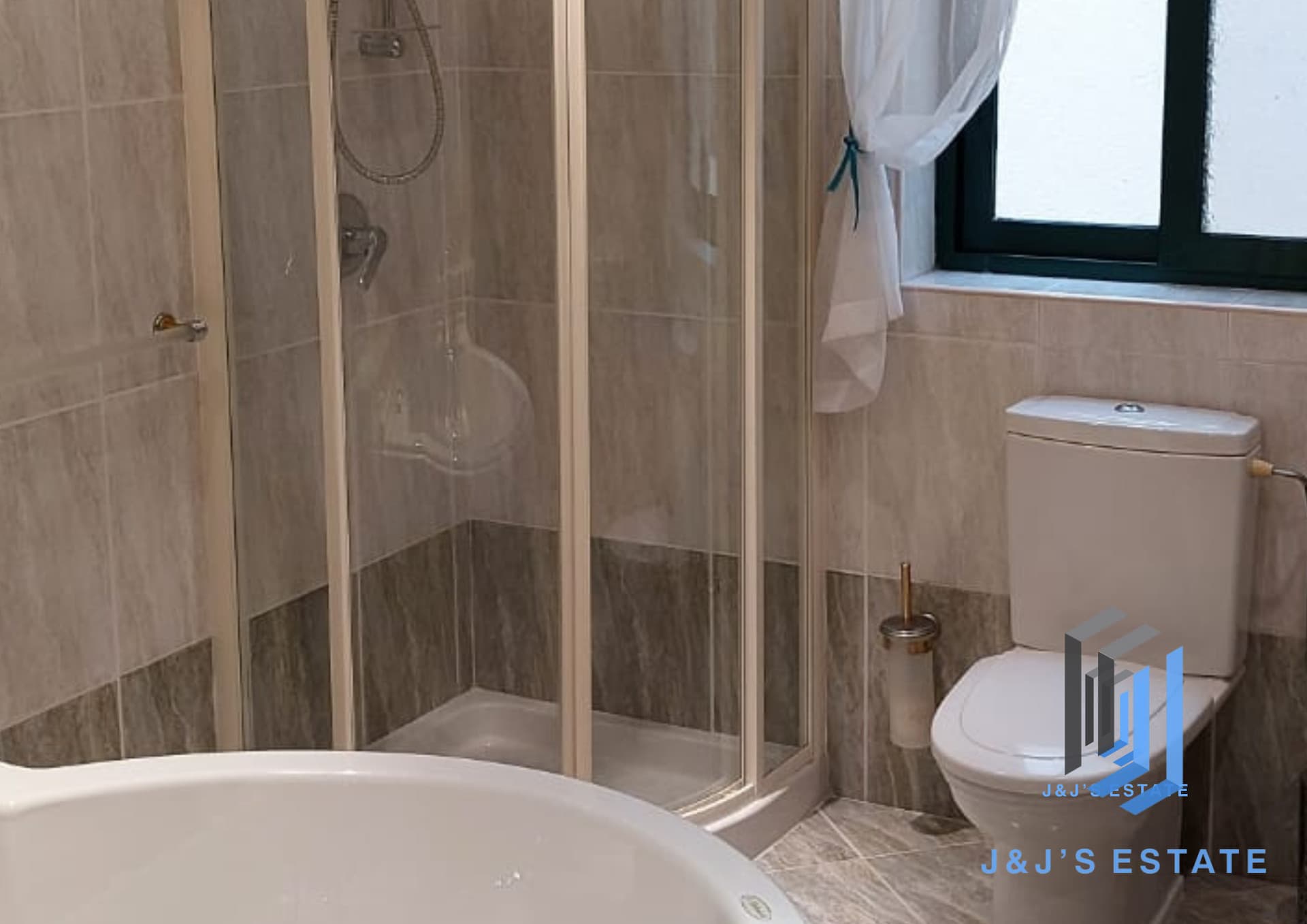 Spacious 3-Bedroom Apartment with Large Terrace in Msida · 10