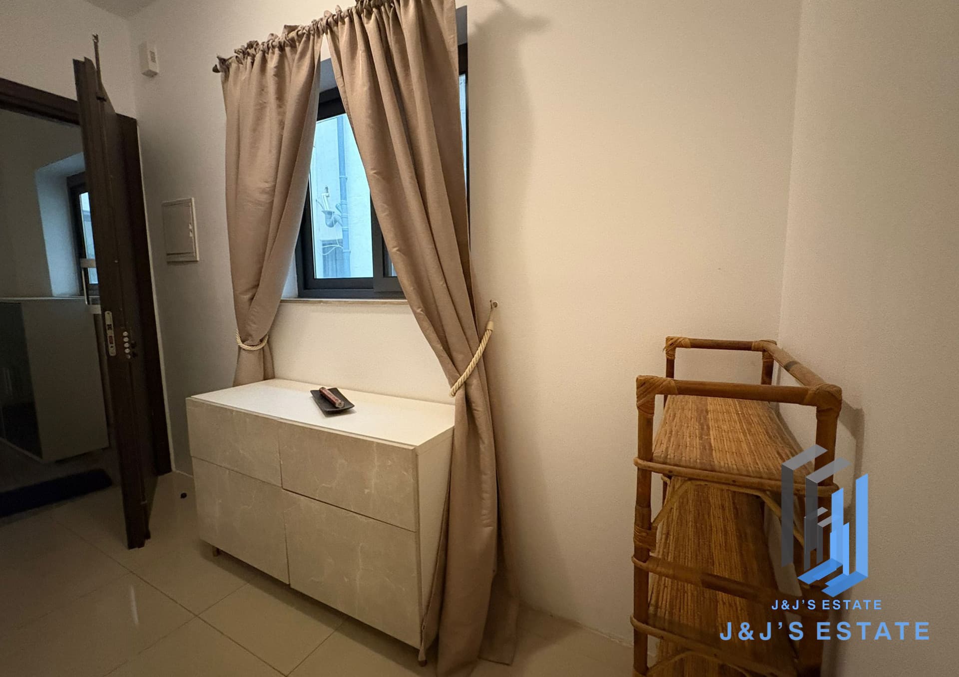 Modern 2-Bedroom Apartment in the Heart of Sliema · 4
