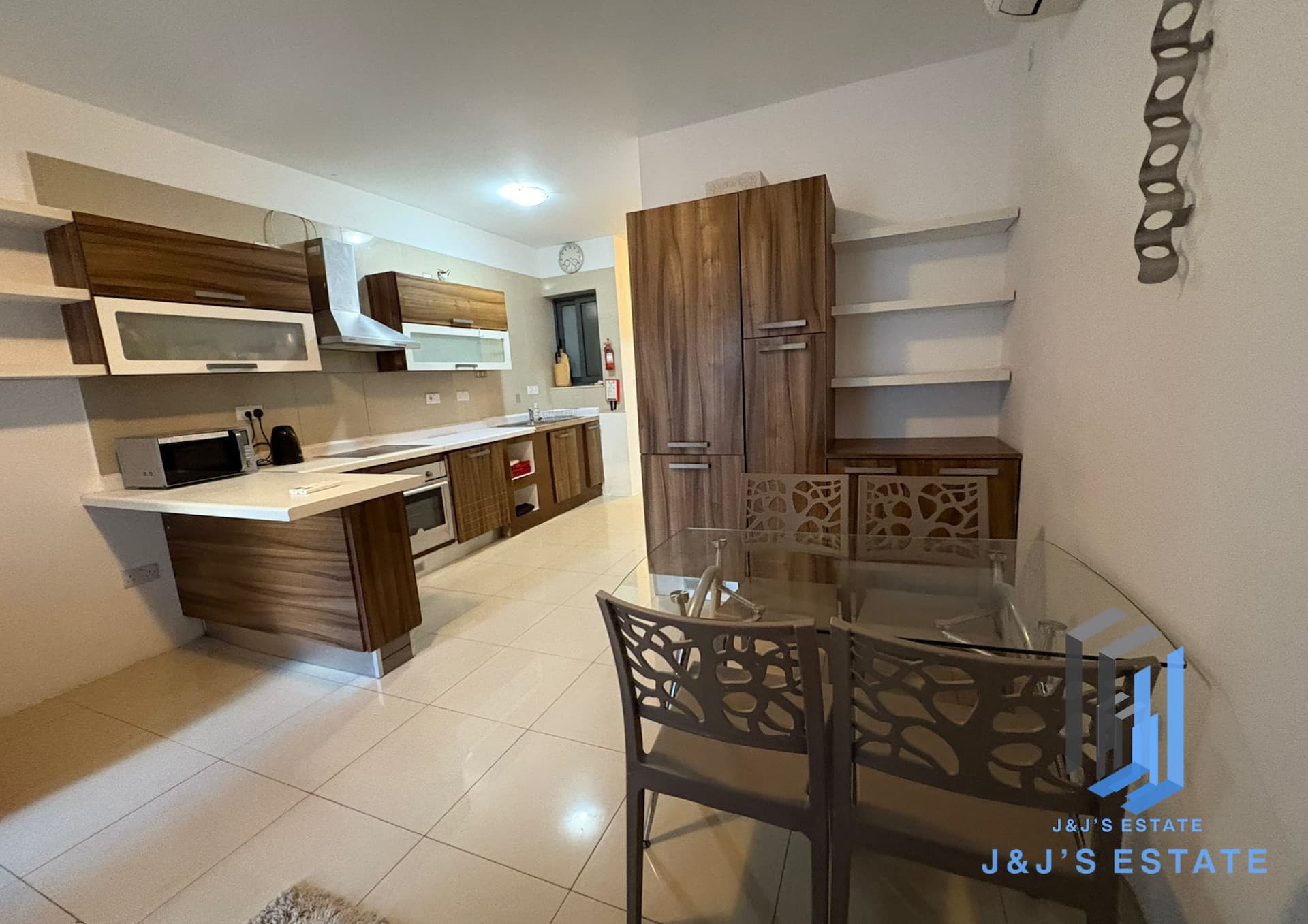 Modern 2-Bedroom Apartment in the Heart of Sliema · 10
