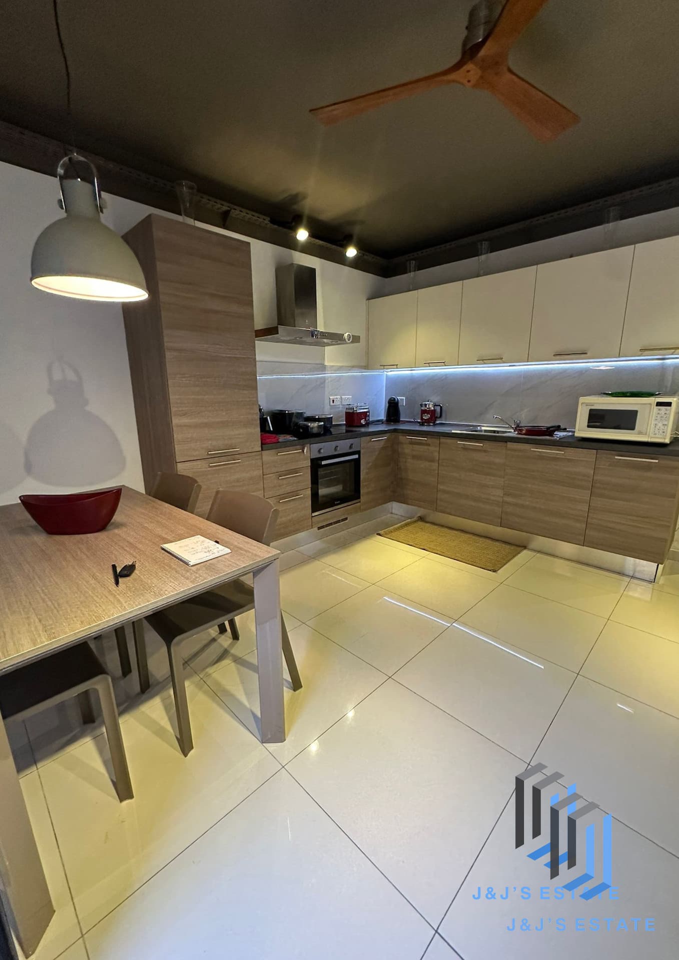 Modern 2-Bedroom Maisonette in Swieqi · 3