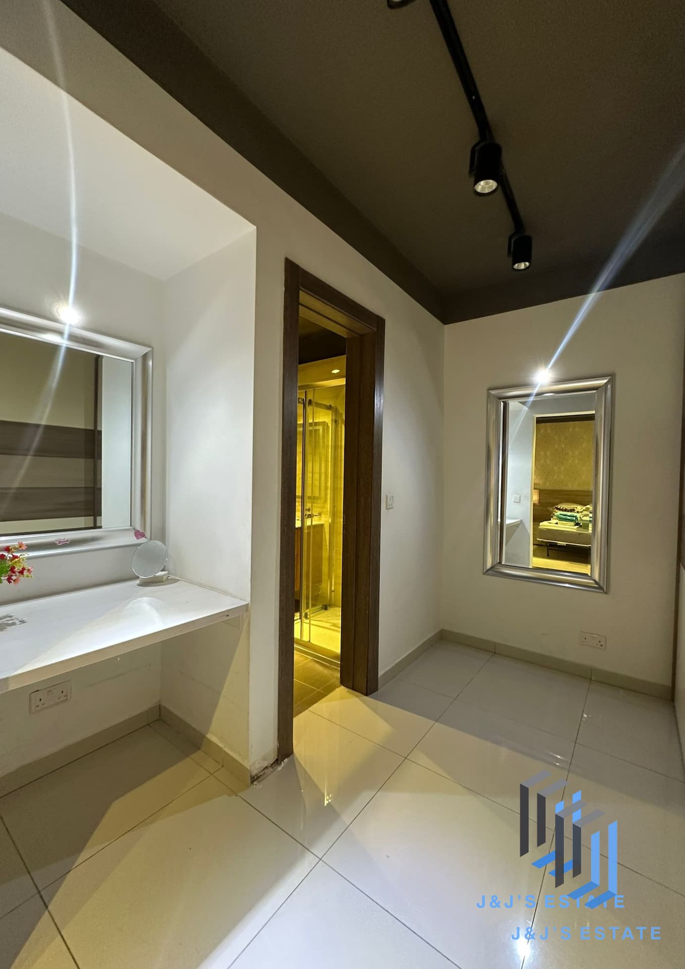 Modern 2-Bedroom Maisonette in Swieqi · 6