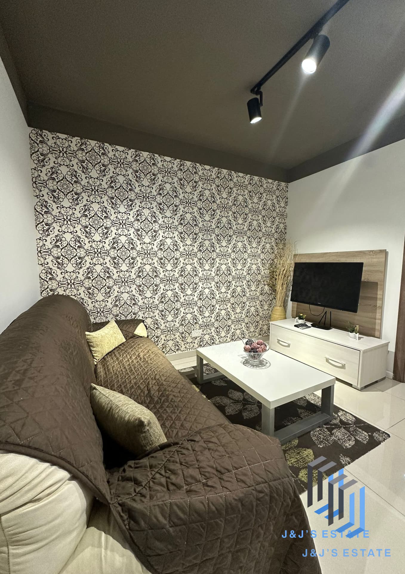 Modern 2-Bedroom Maisonette in Swieqi · 8
