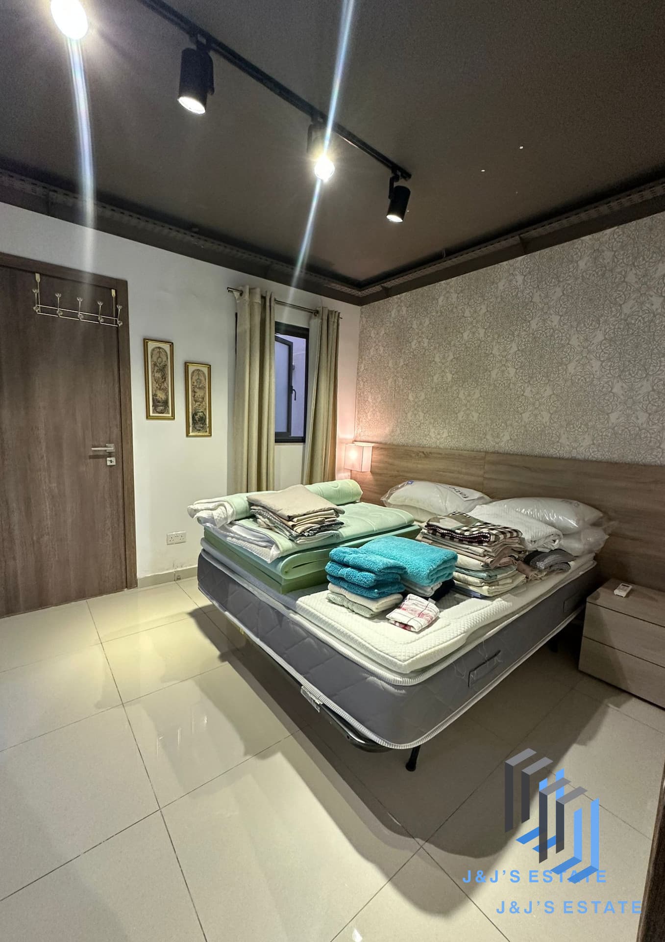 Modern 2-Bedroom Maisonette in Swieqi · 11