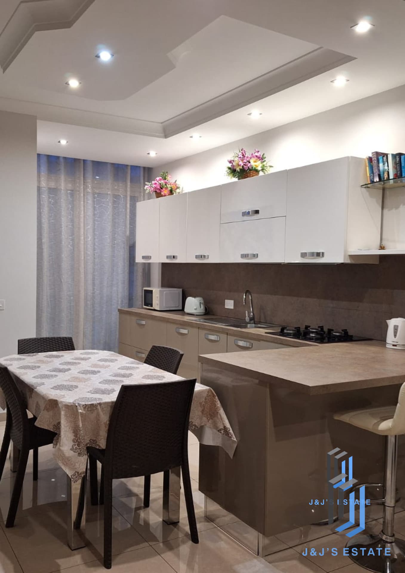 2-Bedroom Apartment with Sea Views in Bugibba · 4