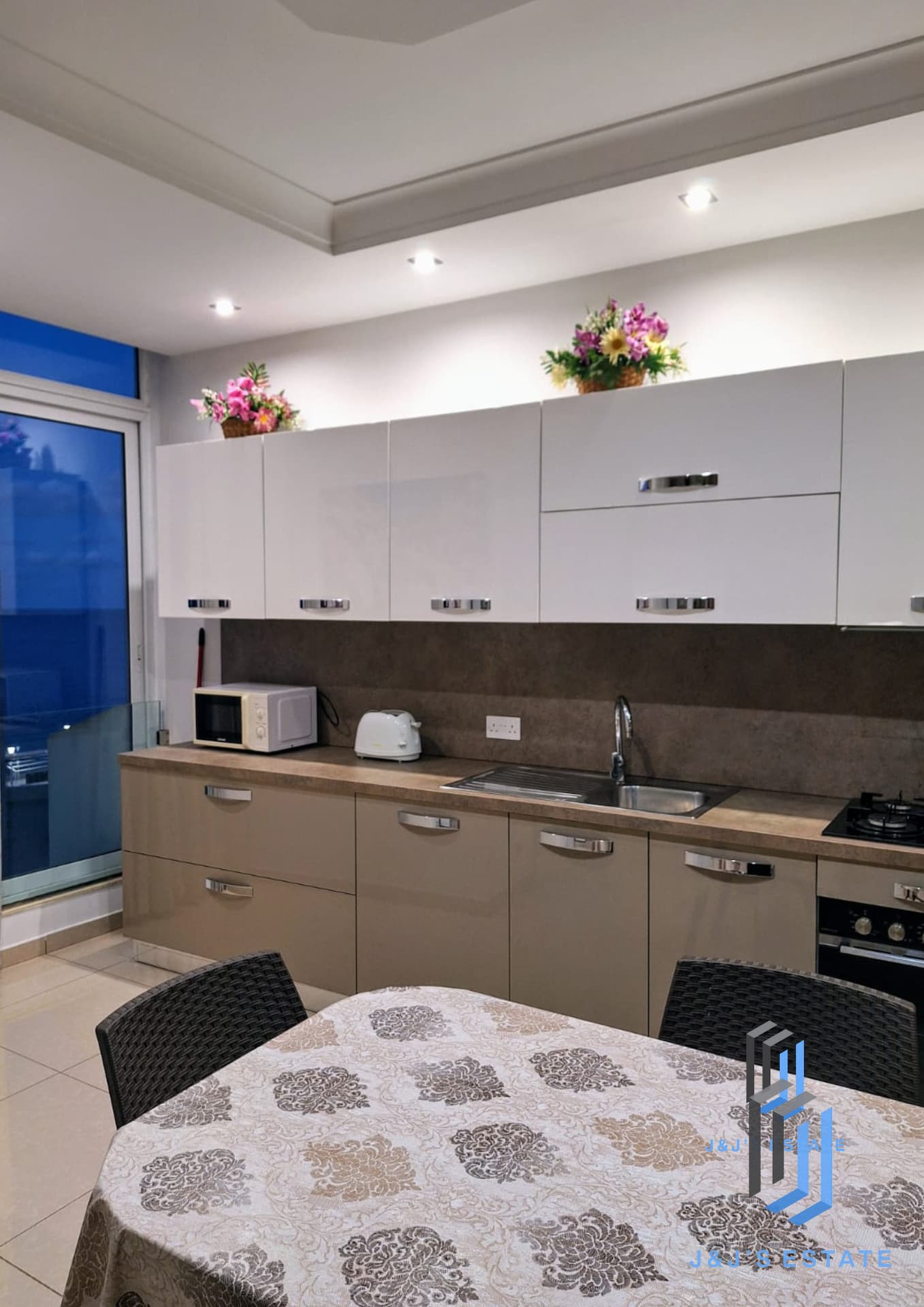 2-Bedroom Apartment with Sea Views in Bugibba · 9