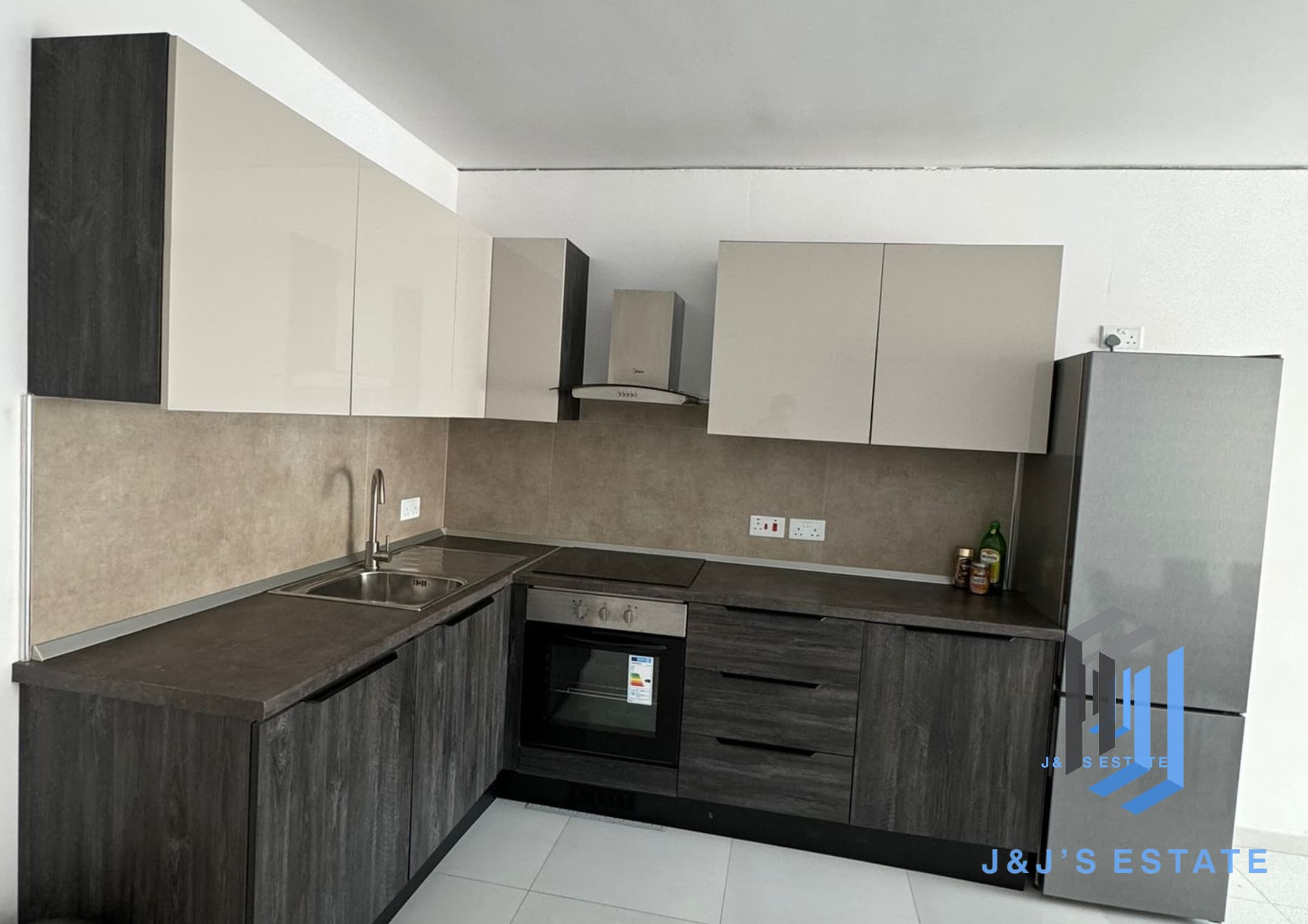 Brand-New 2-Bedroom Apartment in St. Julian's · 5