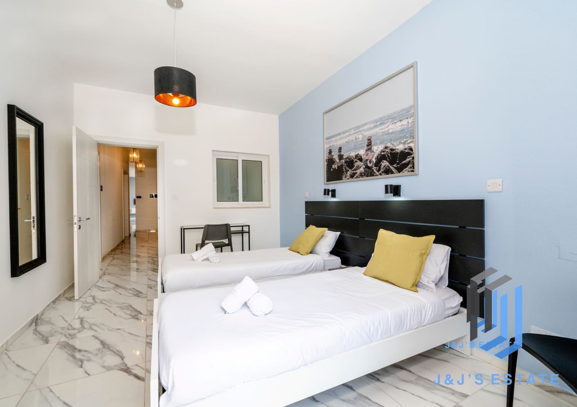 Bright and Spacious 3-Bedroom Apartment in Swieqi · 11