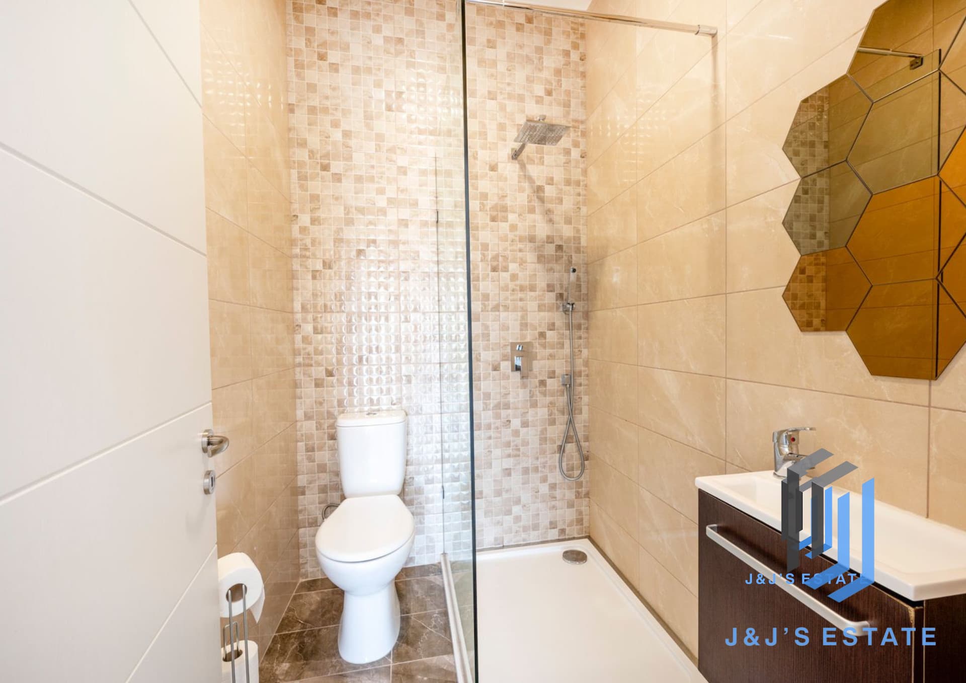 Bright and Spacious 3-Bedroom Apartment in Swieqi · 14