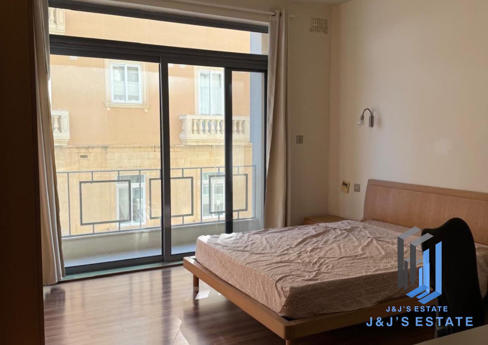 Seafront Corner 3-Bedroom Apartment in Qui Si Sana · 3