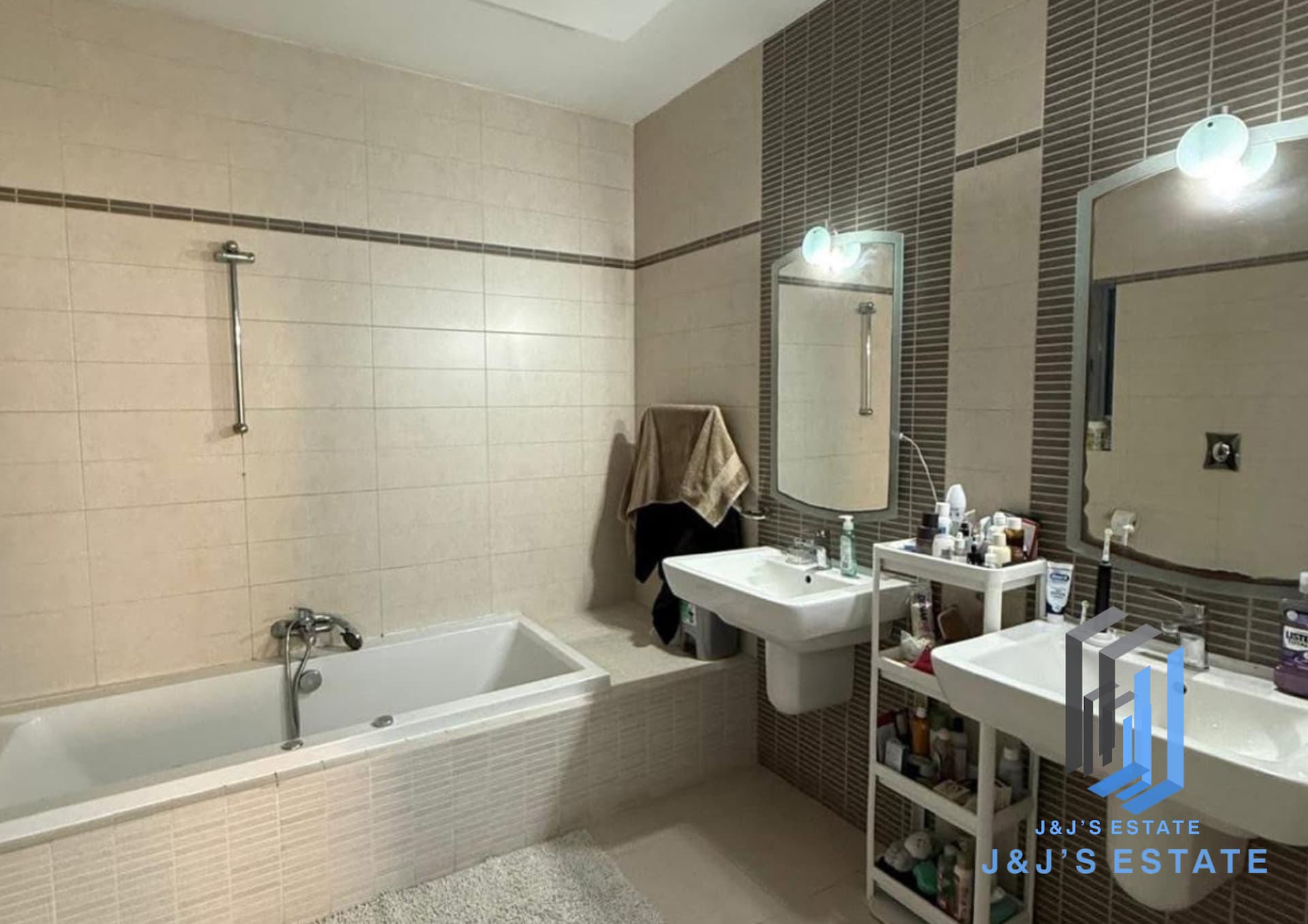 Seafront Corner 3-Bedroom Apartment in Qui Si Sana · 4