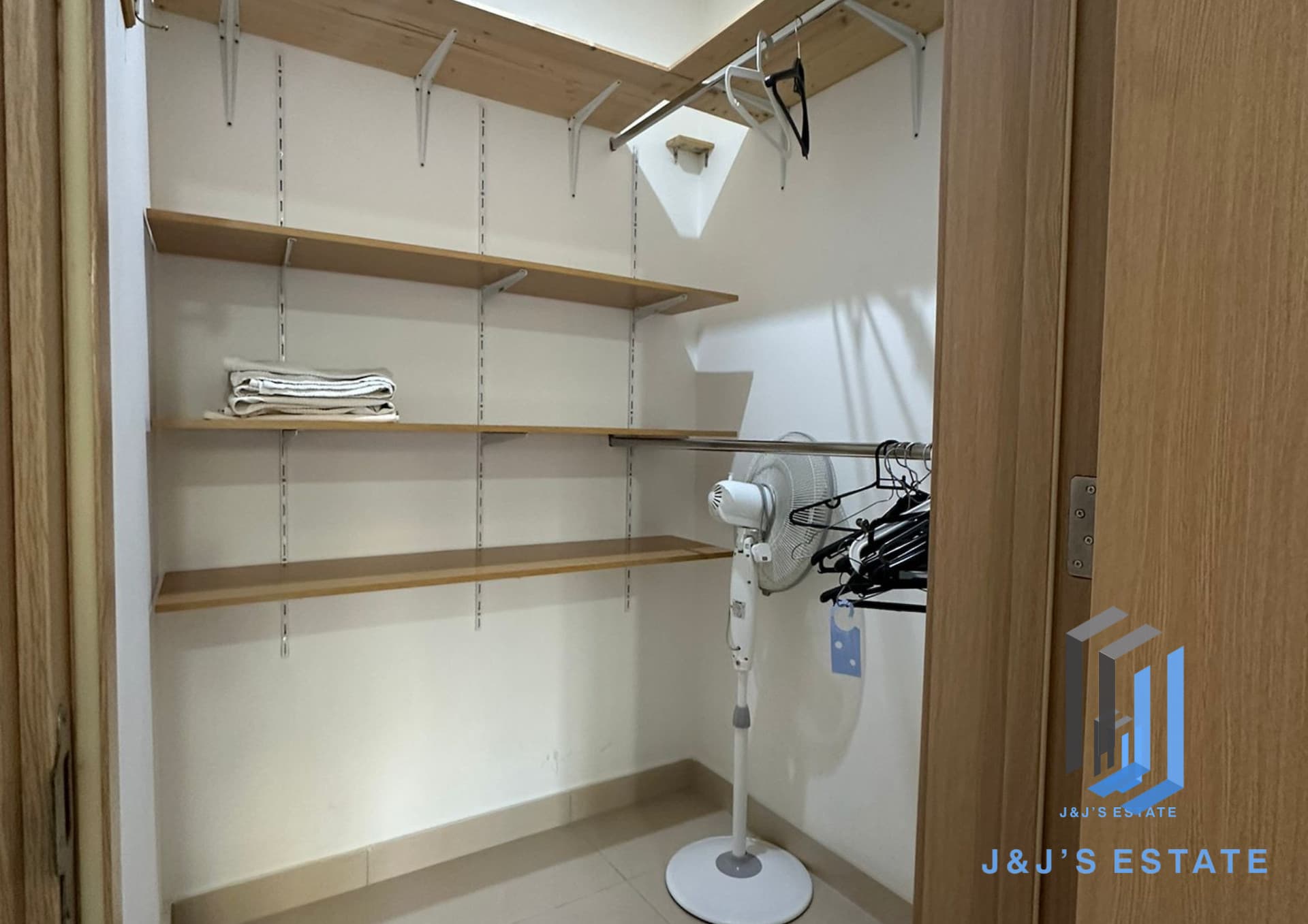 2-Bedroom Apartment with Terraces in Sliema · 5