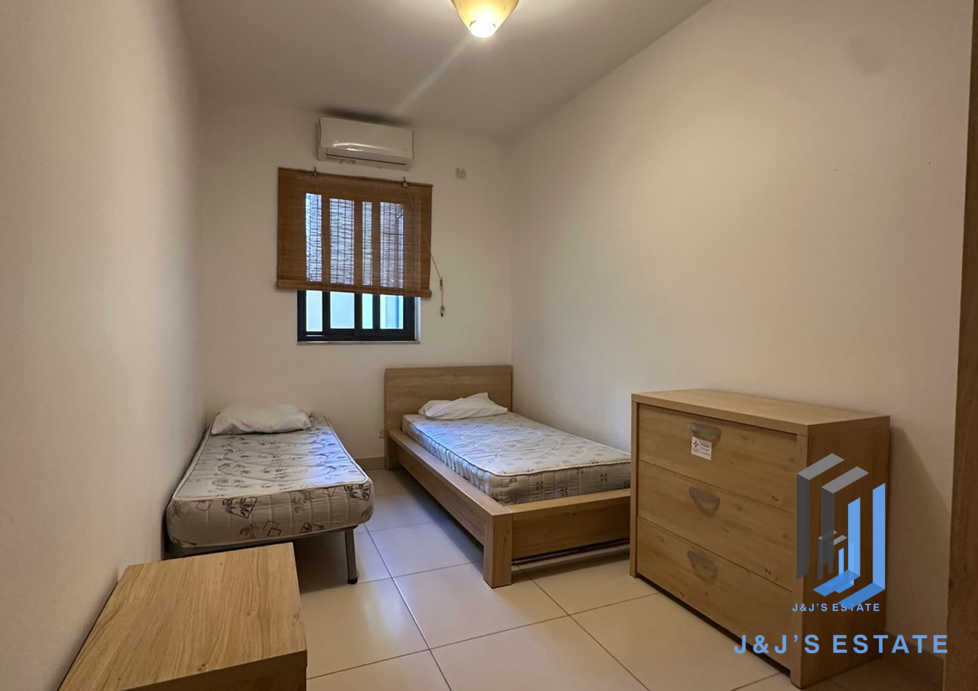 2-Bedroom Apartment with Terraces in Sliema · 6