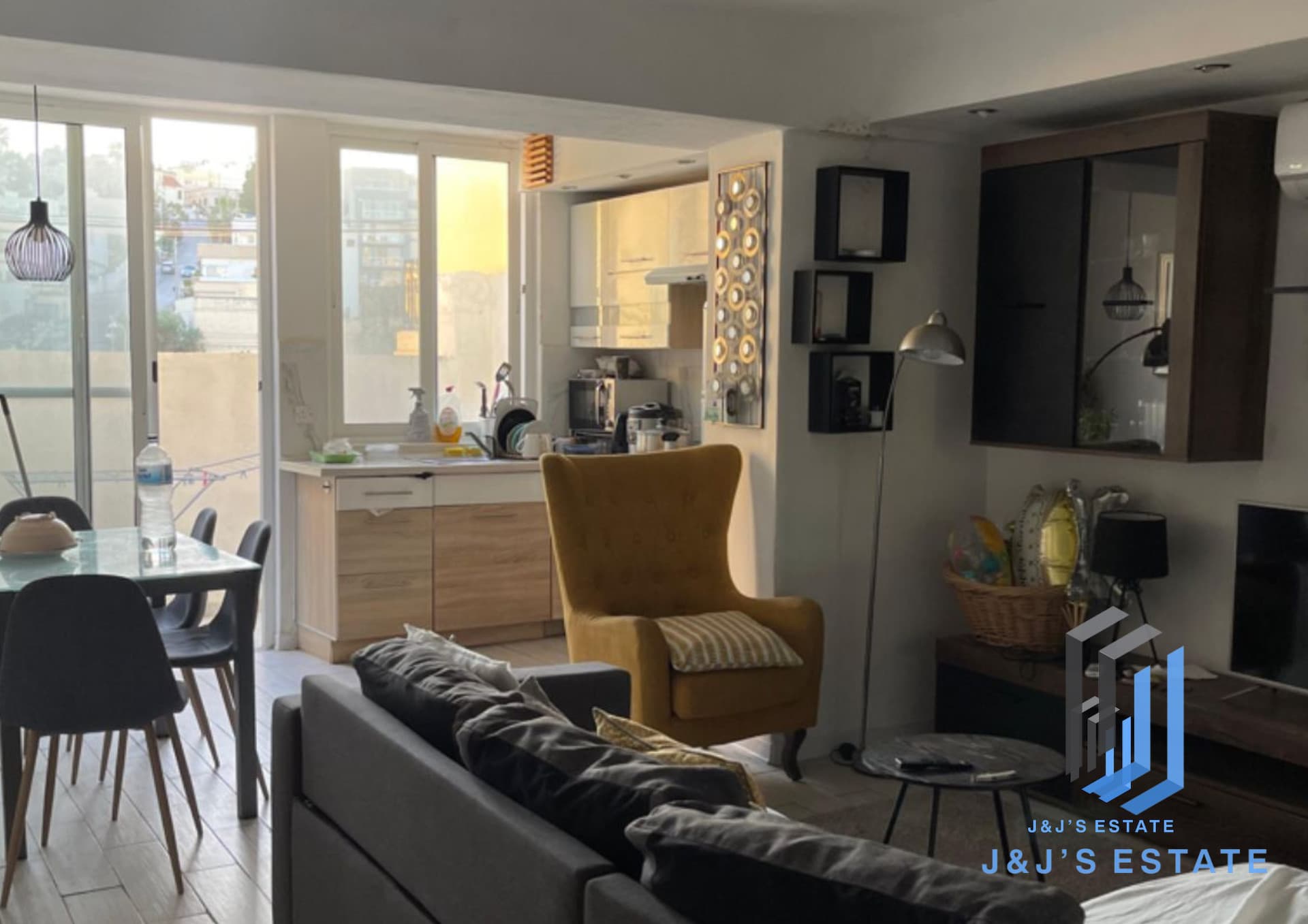 Modern 2-Bedroom Apartment with Balcony in Swieqi · 2