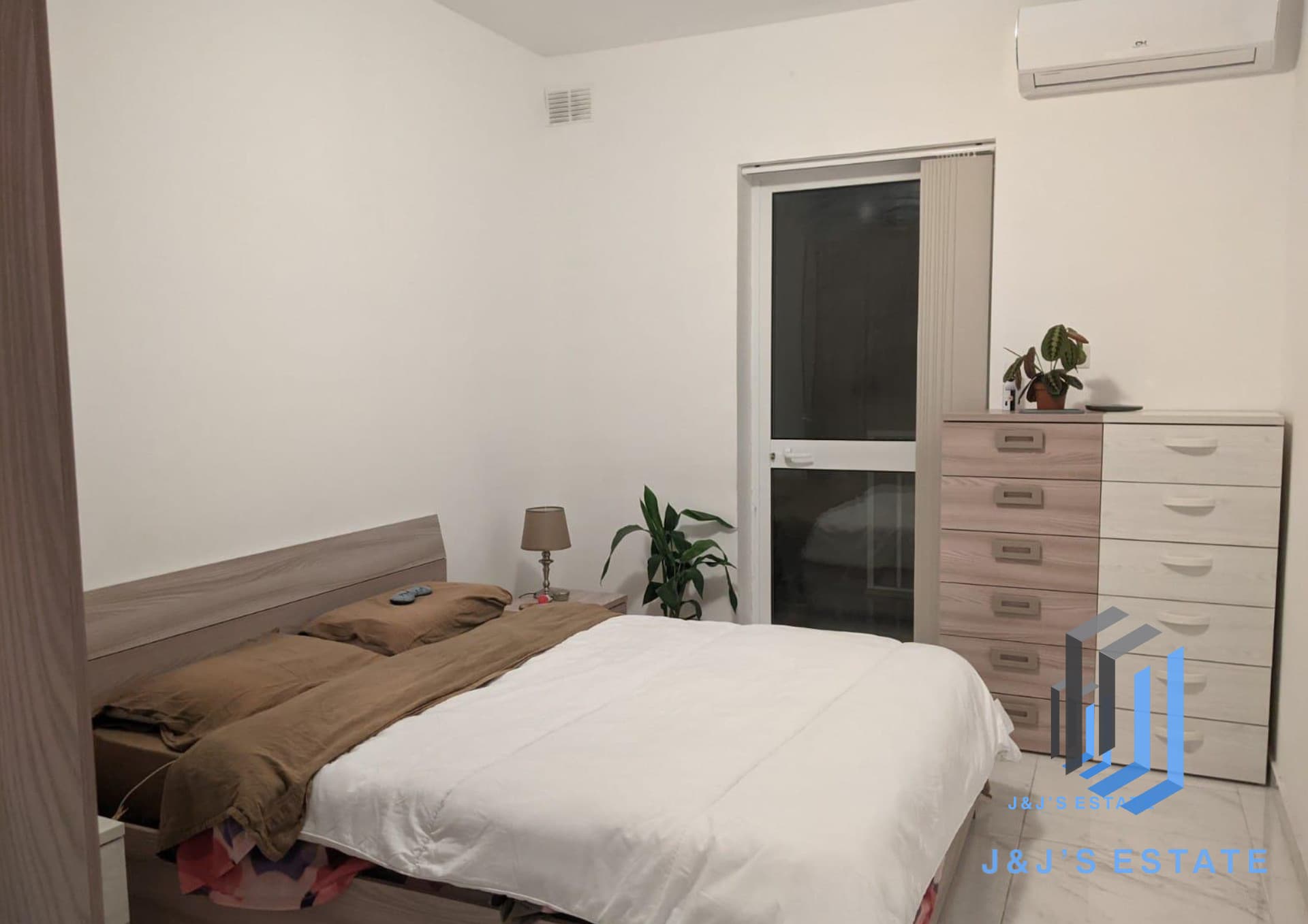 2-Bedroom Maisonette with Back Terrace in Swatar · 3