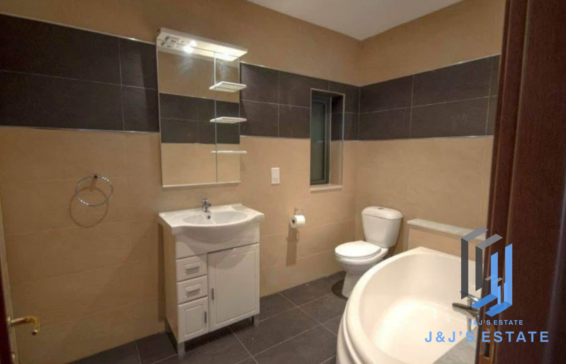 Bright 2-Bedroom Apartment with Sea Views in St. Julian’s · 4