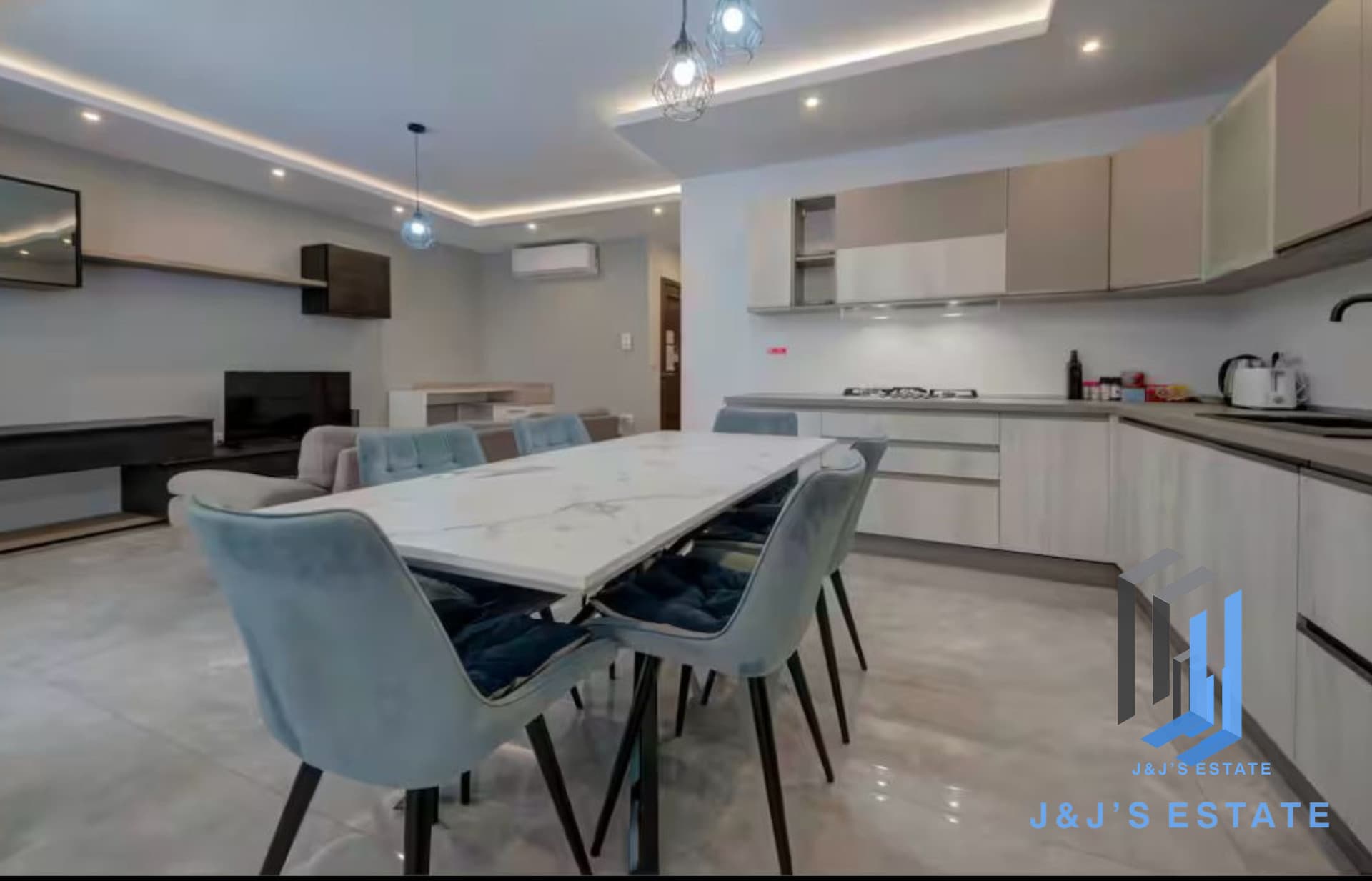 2-Bedroom, 2-Bathroom Apartment with Terrace in Qwara · 1