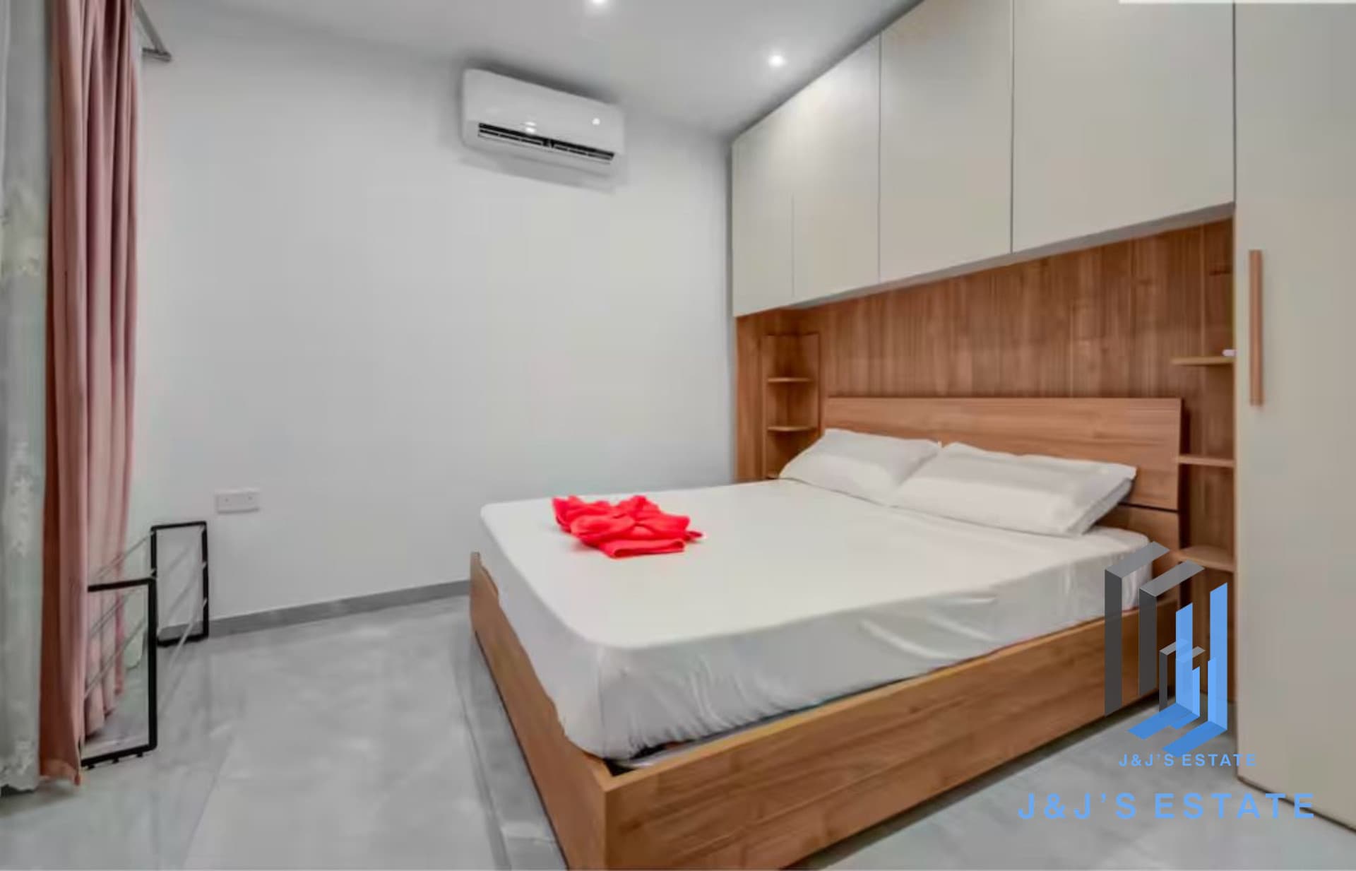 2-Bedroom, 2-Bathroom Apartment with Terrace in Qwara · 3