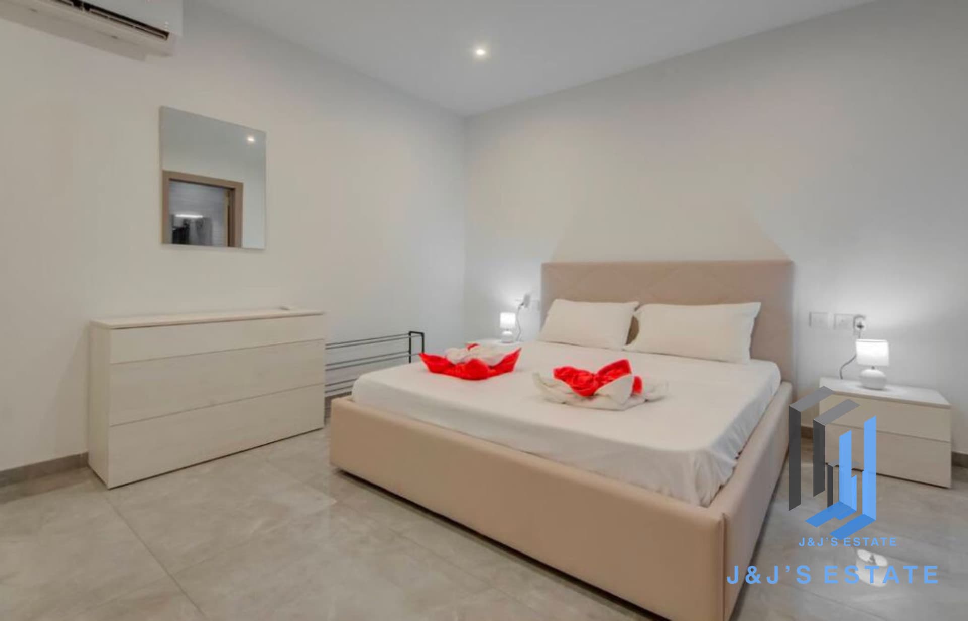 2-Bedroom, 2-Bathroom Apartment with Terrace in Qwara · 5