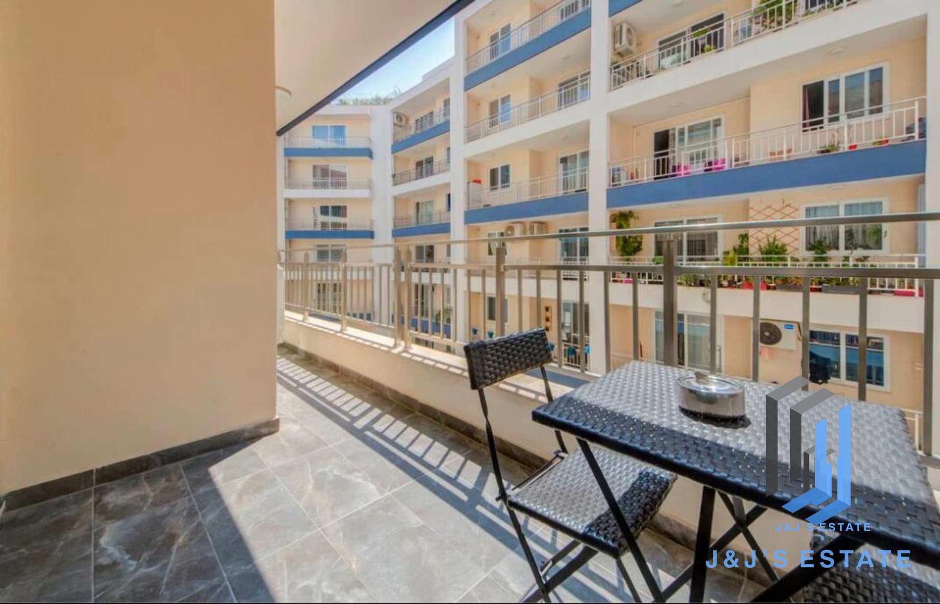 2-Bedroom, 2-Bathroom Apartment with Terrace in Qwara · 7