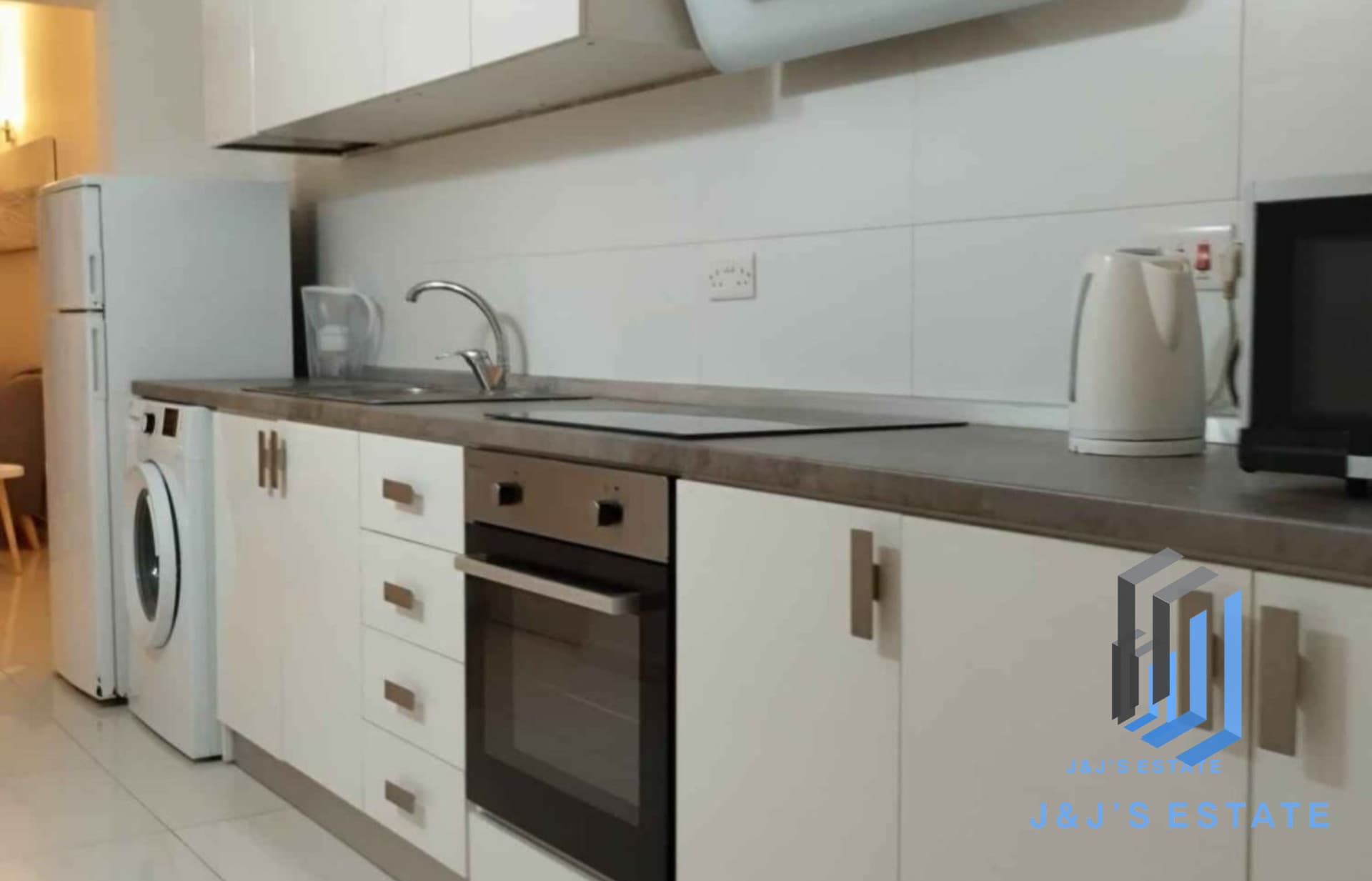 Modern 2-Bedroom Apartment with Balcony in Sliema · 4