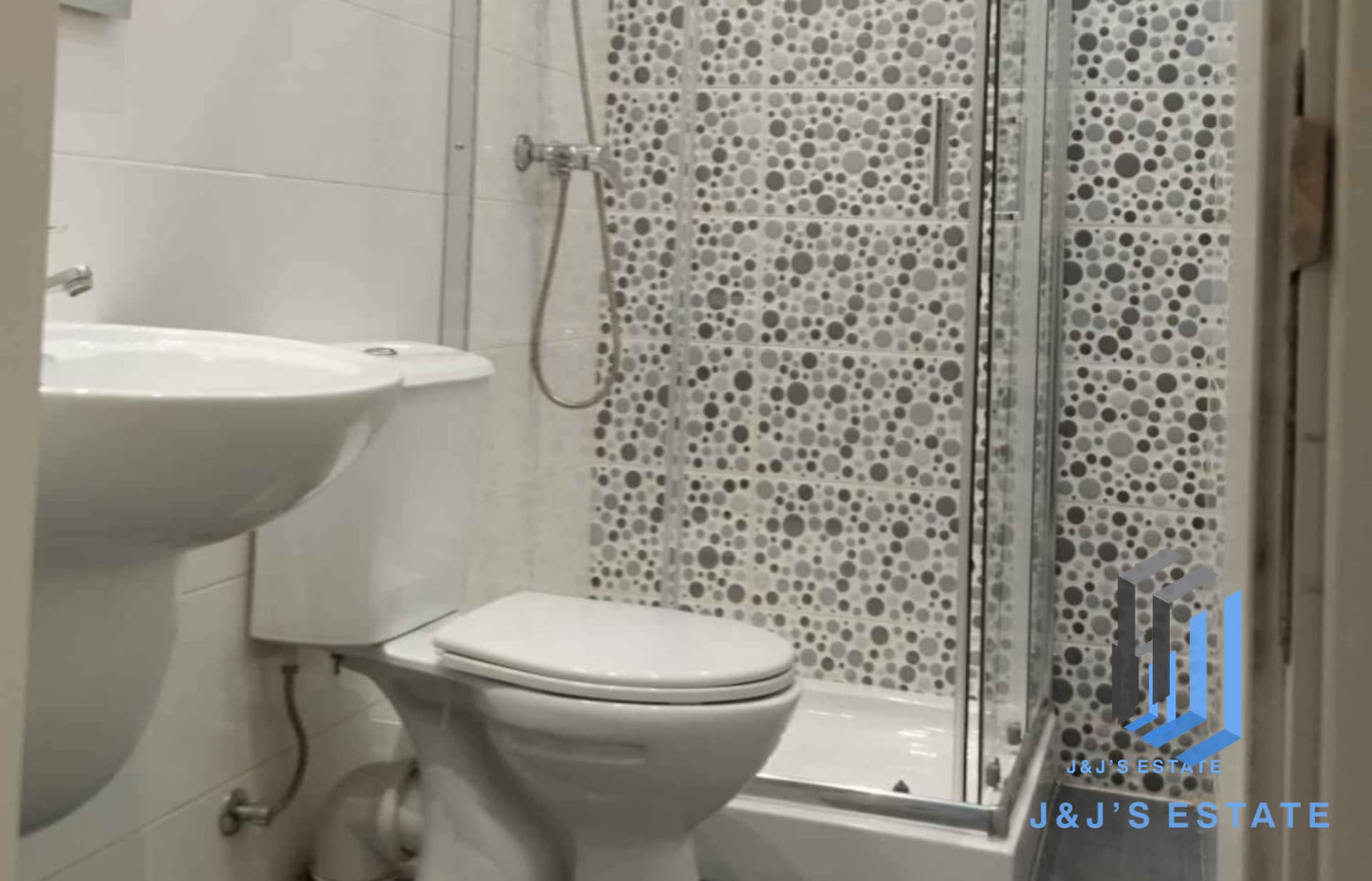 Modern 2-Bedroom Apartment with Balcony in Sliema · 12