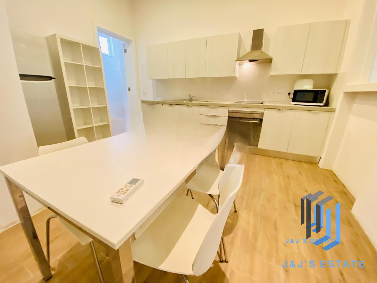 Modern 2-Bedroom Maisonette with Private Entrance in Sliema · 1